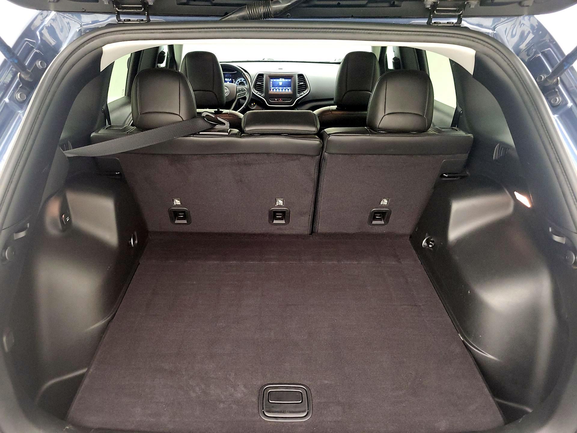 Thumbnail: 2020 Jeep Cherokee - 16