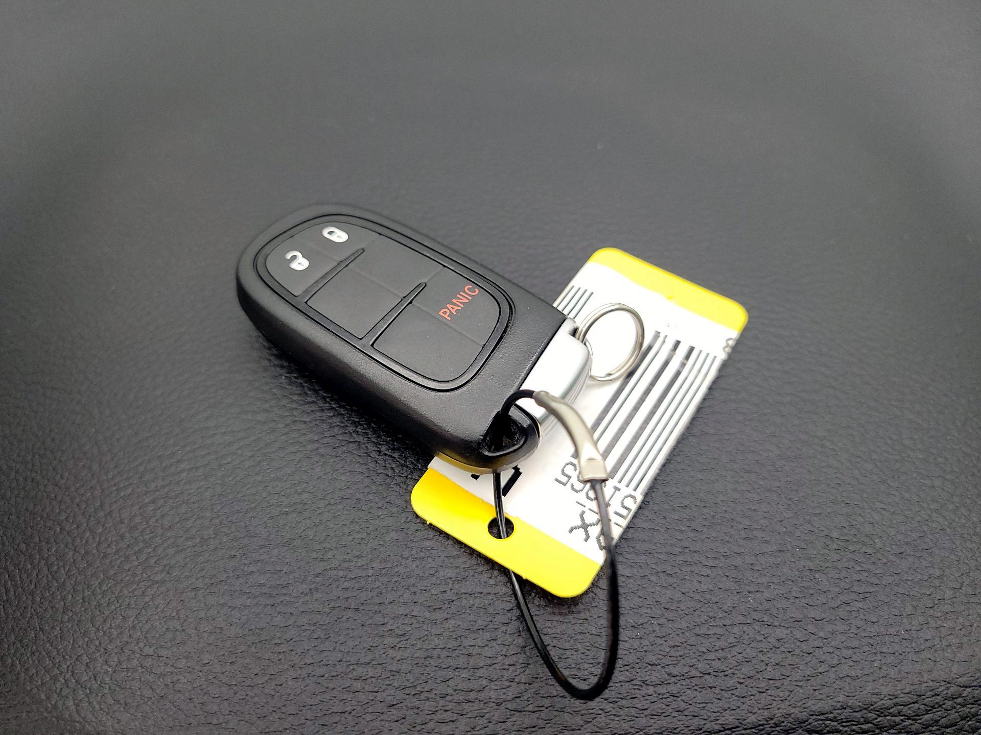 Thumbnail: 2020 Jeep Cherokee - 18