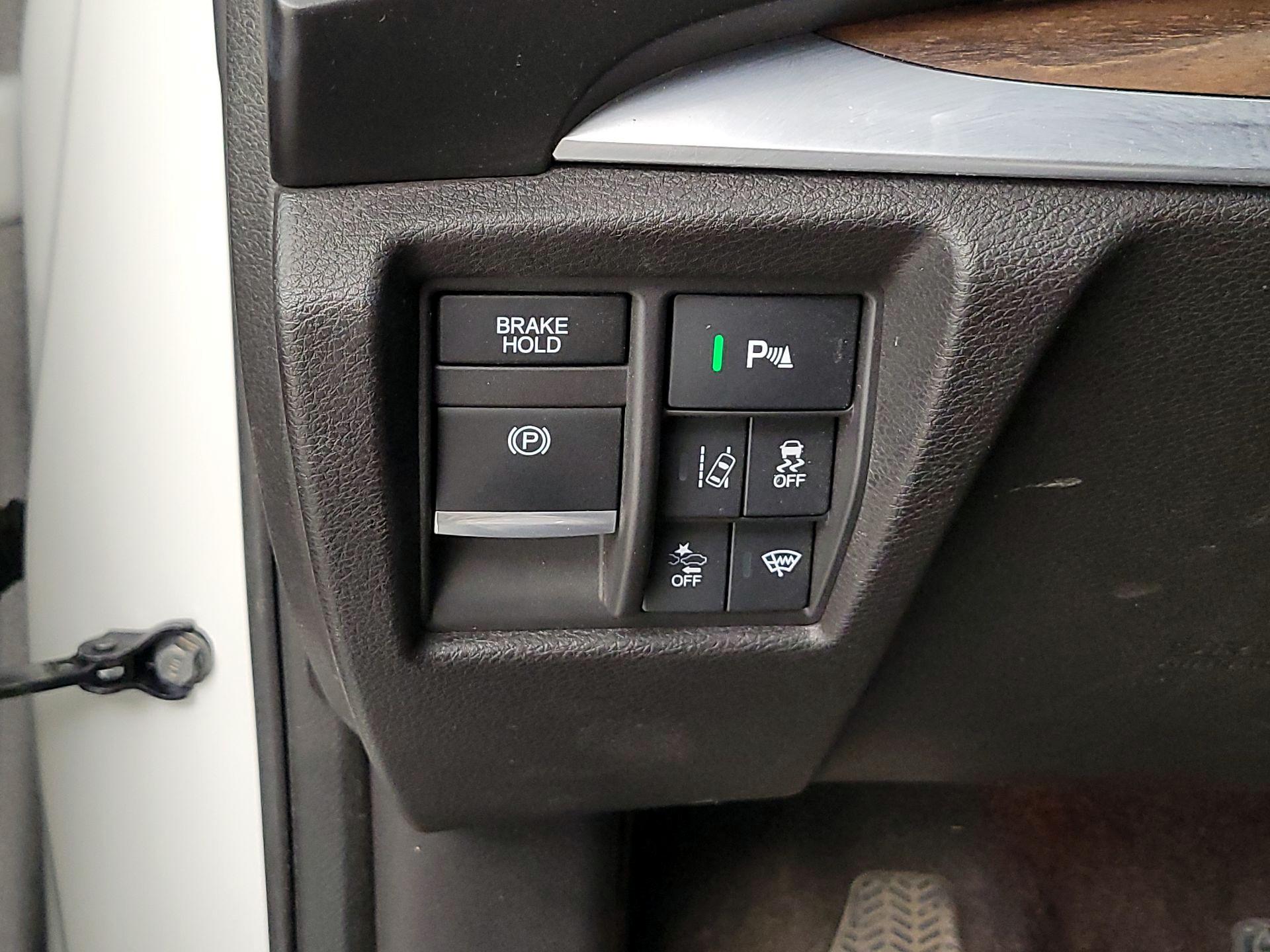 Thumbnail: 2018 Acura MDX - 13