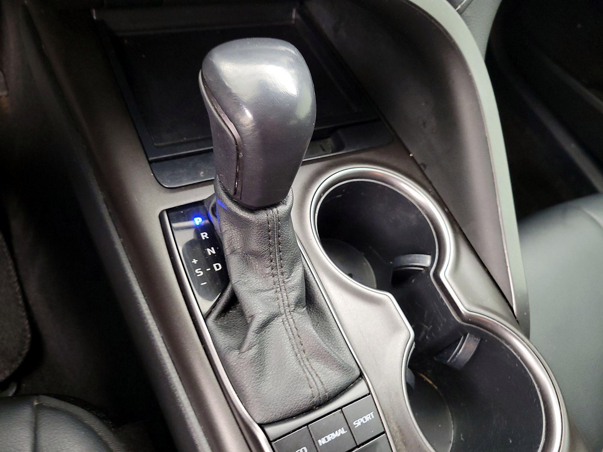 Thumbnail: 2022 Toyota Camry - 13