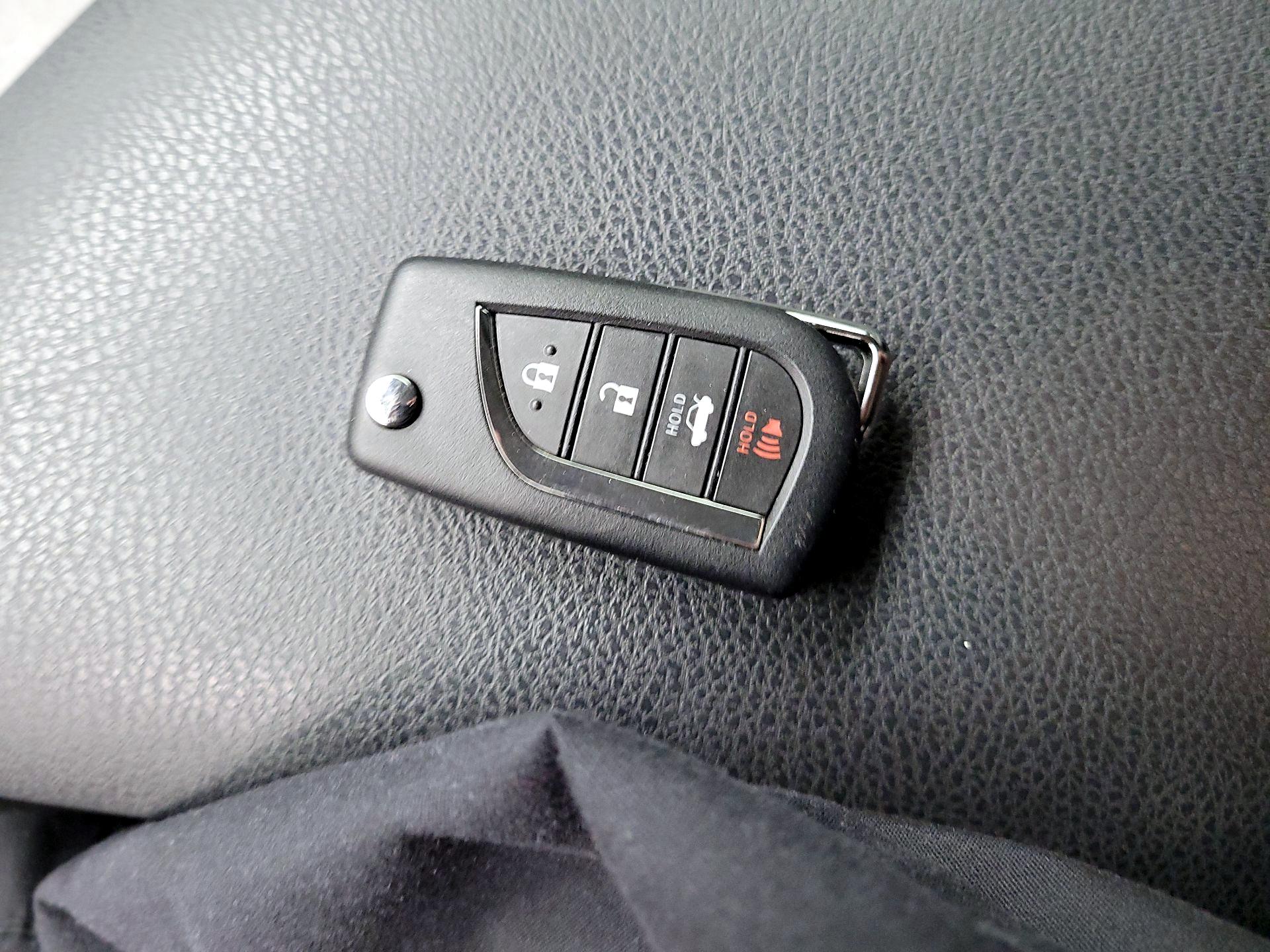 Thumbnail: 2022 Toyota Camry - 16