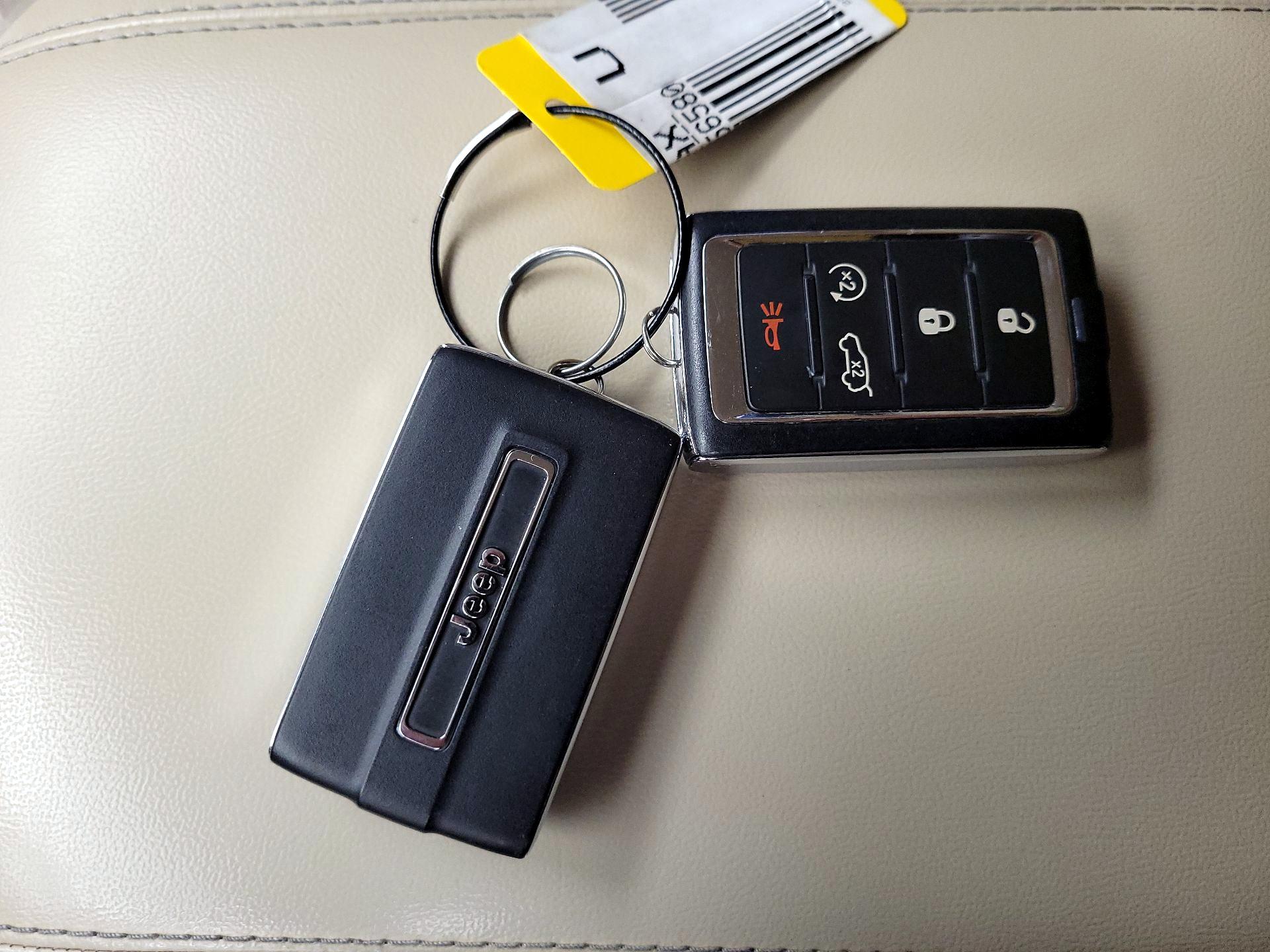 Thumbnail: 2022 Jeep Grand Cherokee L - 16