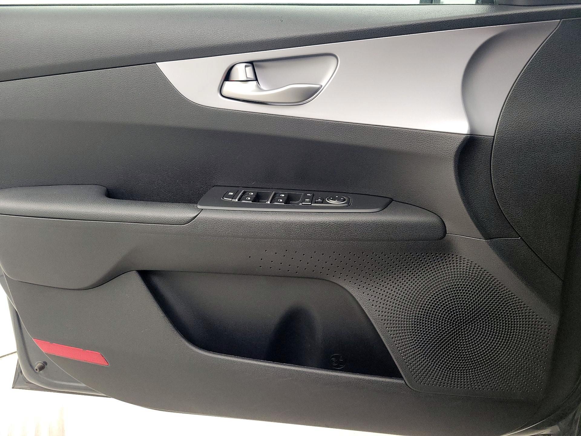 Thumbnail: 2023 Kia Forte - 12