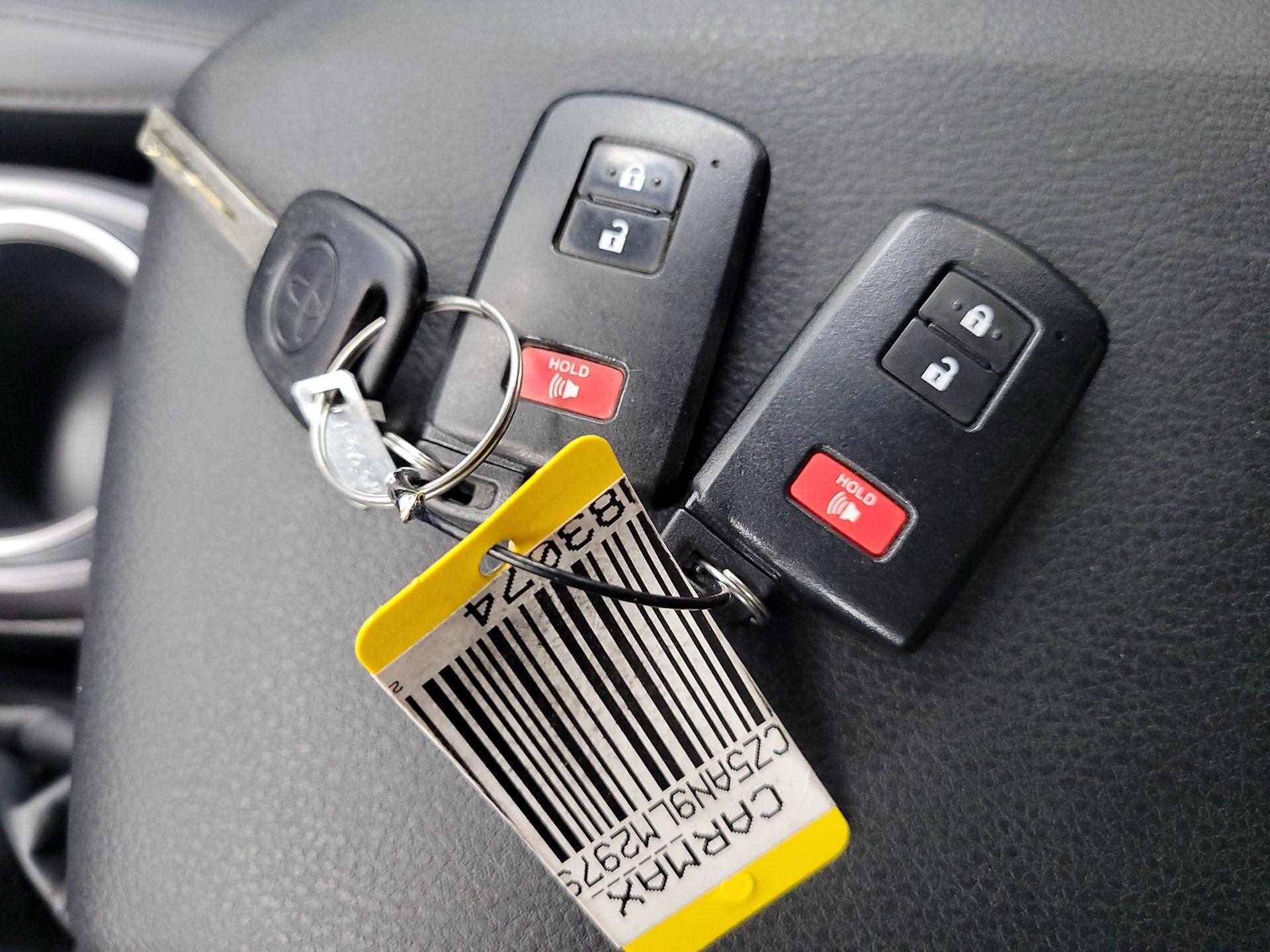 Thumbnail: 2020 Toyota Tacoma - 18