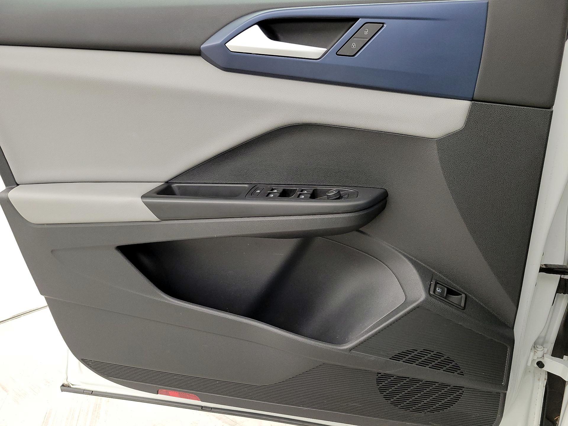 Thumbnail: 2022 Volkswagen Taos - 12