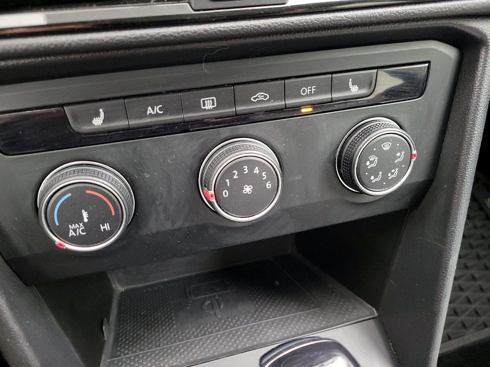 Thumbnail: 2022 Volkswagen Taos - 16