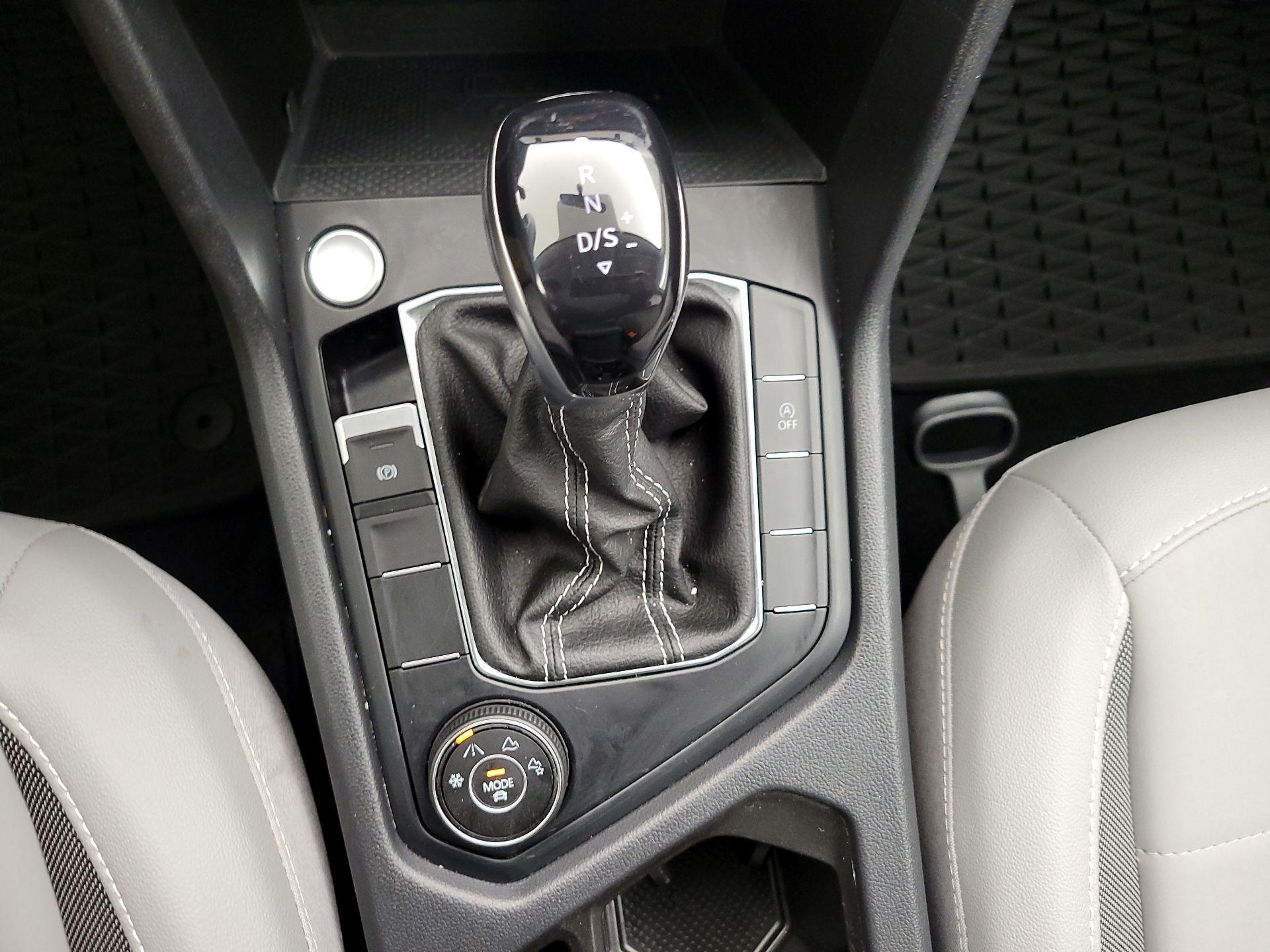 Thumbnail: 2022 Volkswagen Taos - 17