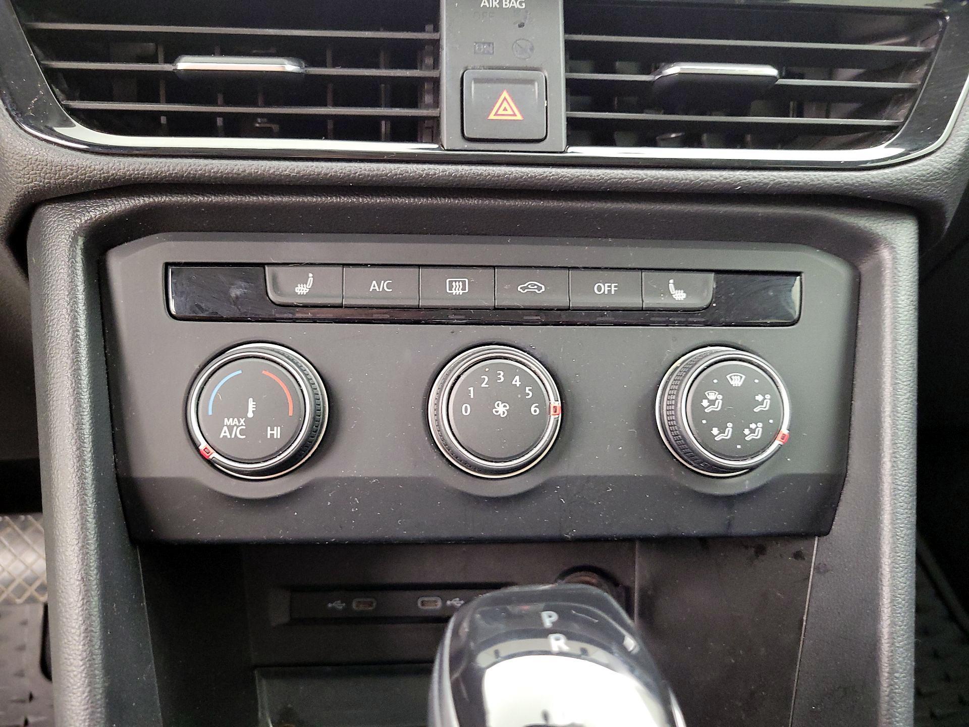 Thumbnail: 2022 Volkswagen Taos - 16