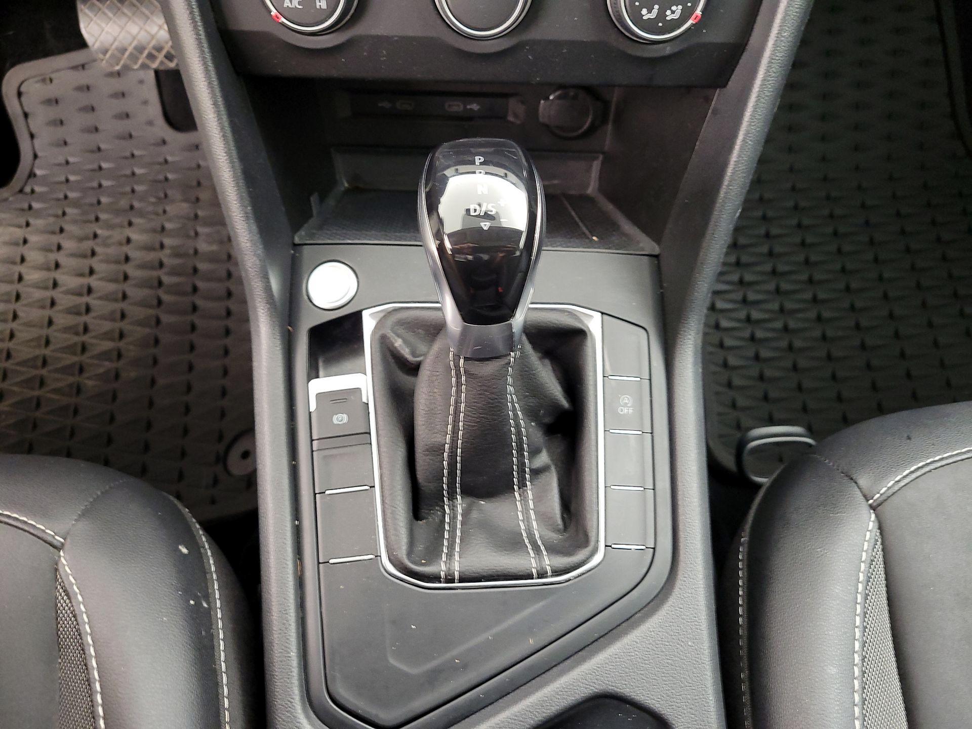 Thumbnail: 2022 Volkswagen Taos - 17