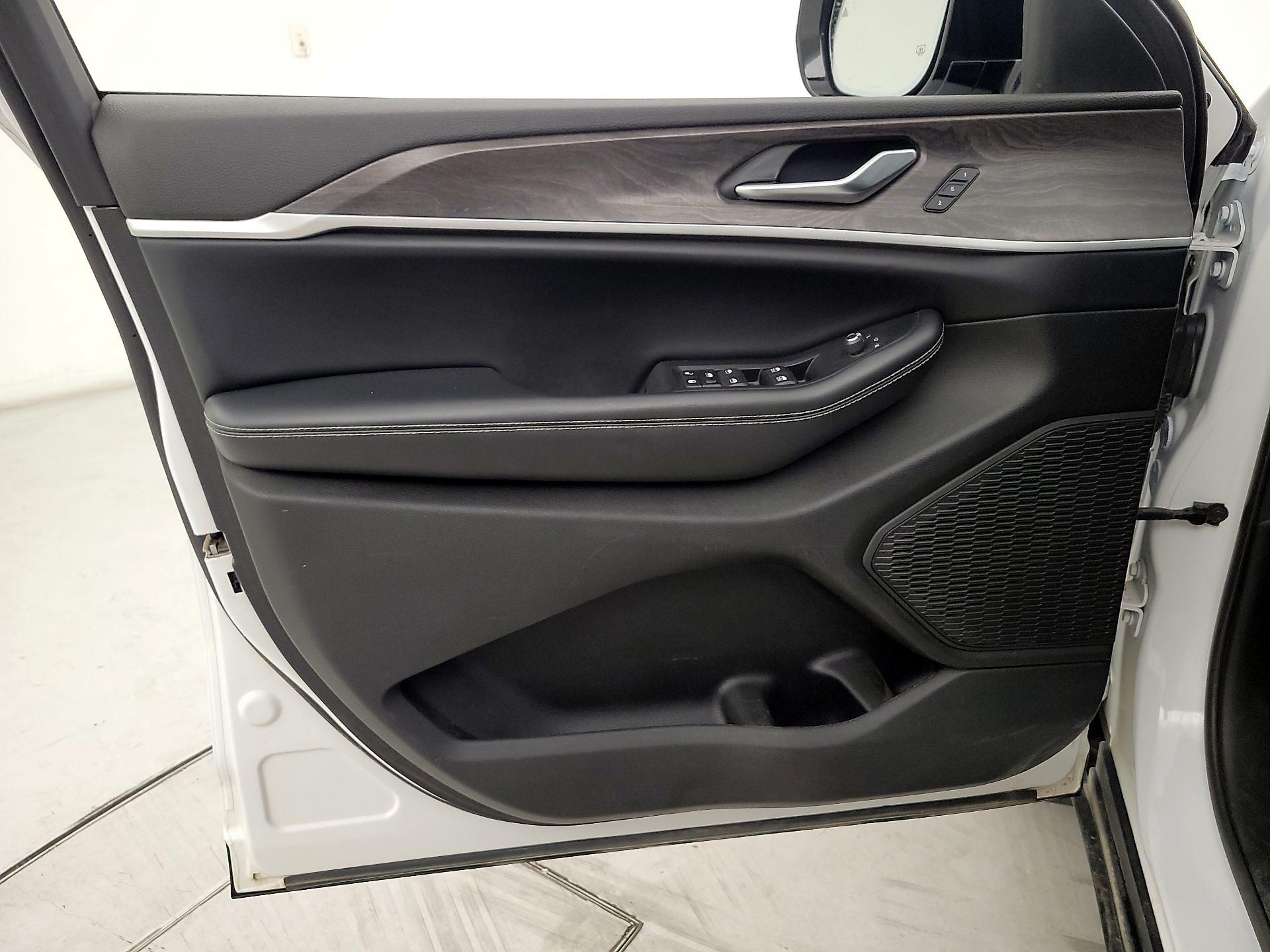 Thumbnail: 2023 Jeep Grand Cherokee - 12