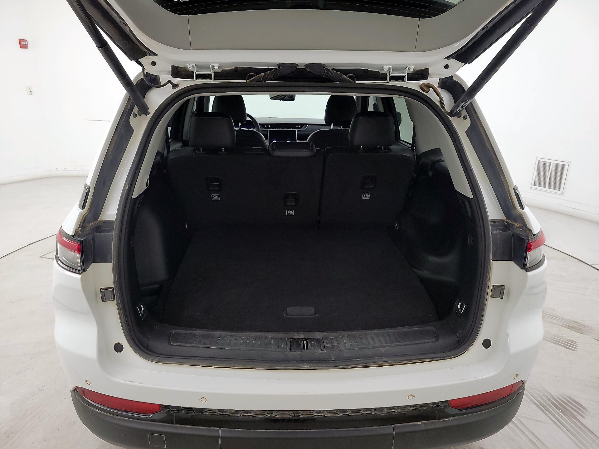 Thumbnail: 2023 Jeep Grand Cherokee - 20