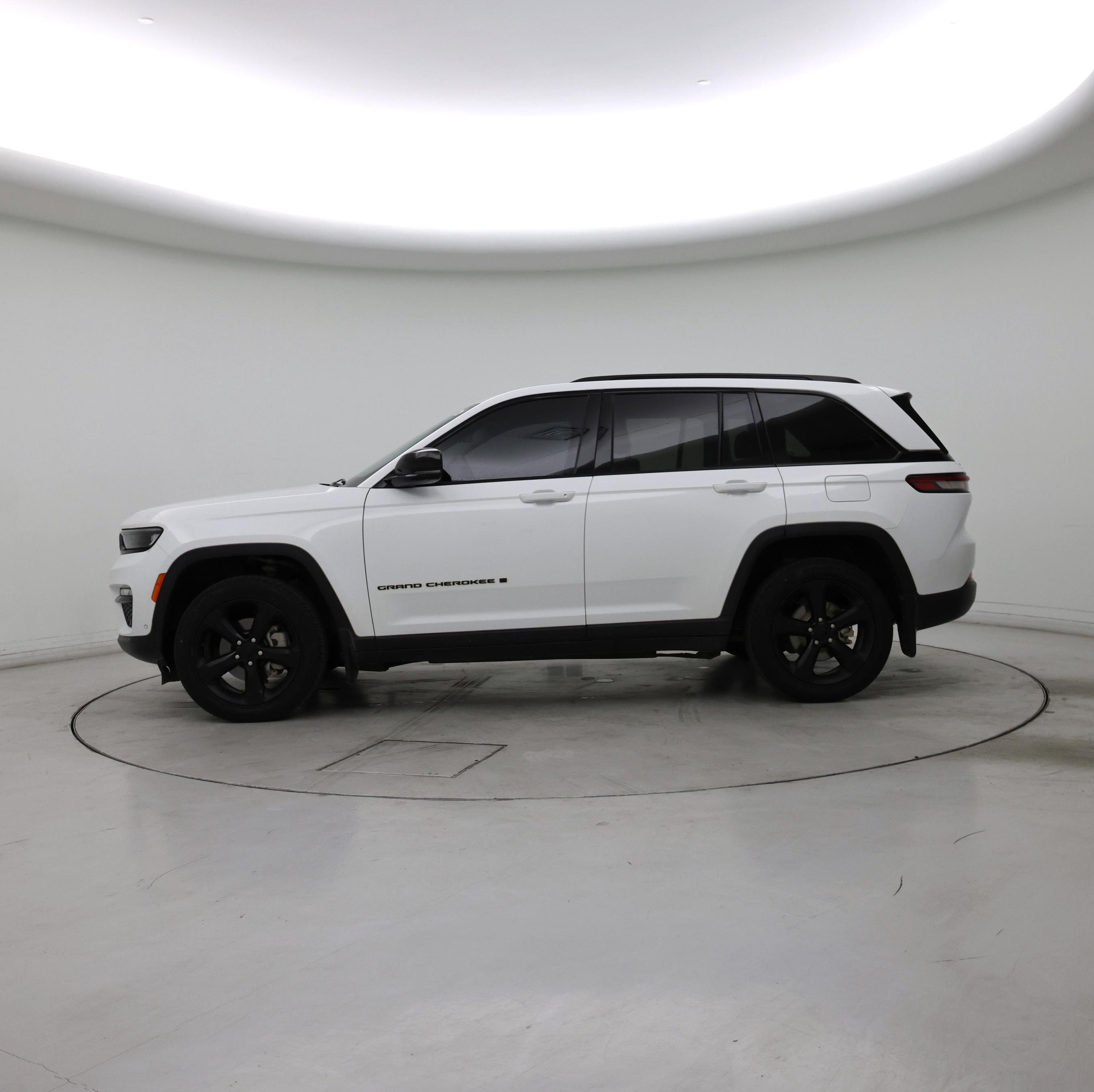 Thumbnail: 2023 Jeep Grand Cherokee - 3