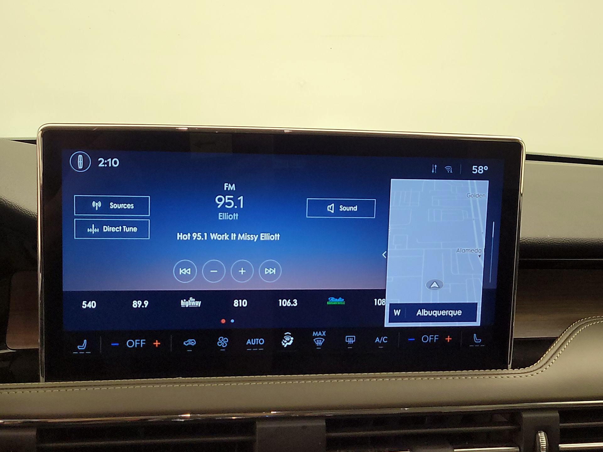 Thumbnail: 2024 Lincoln Corsair - 16