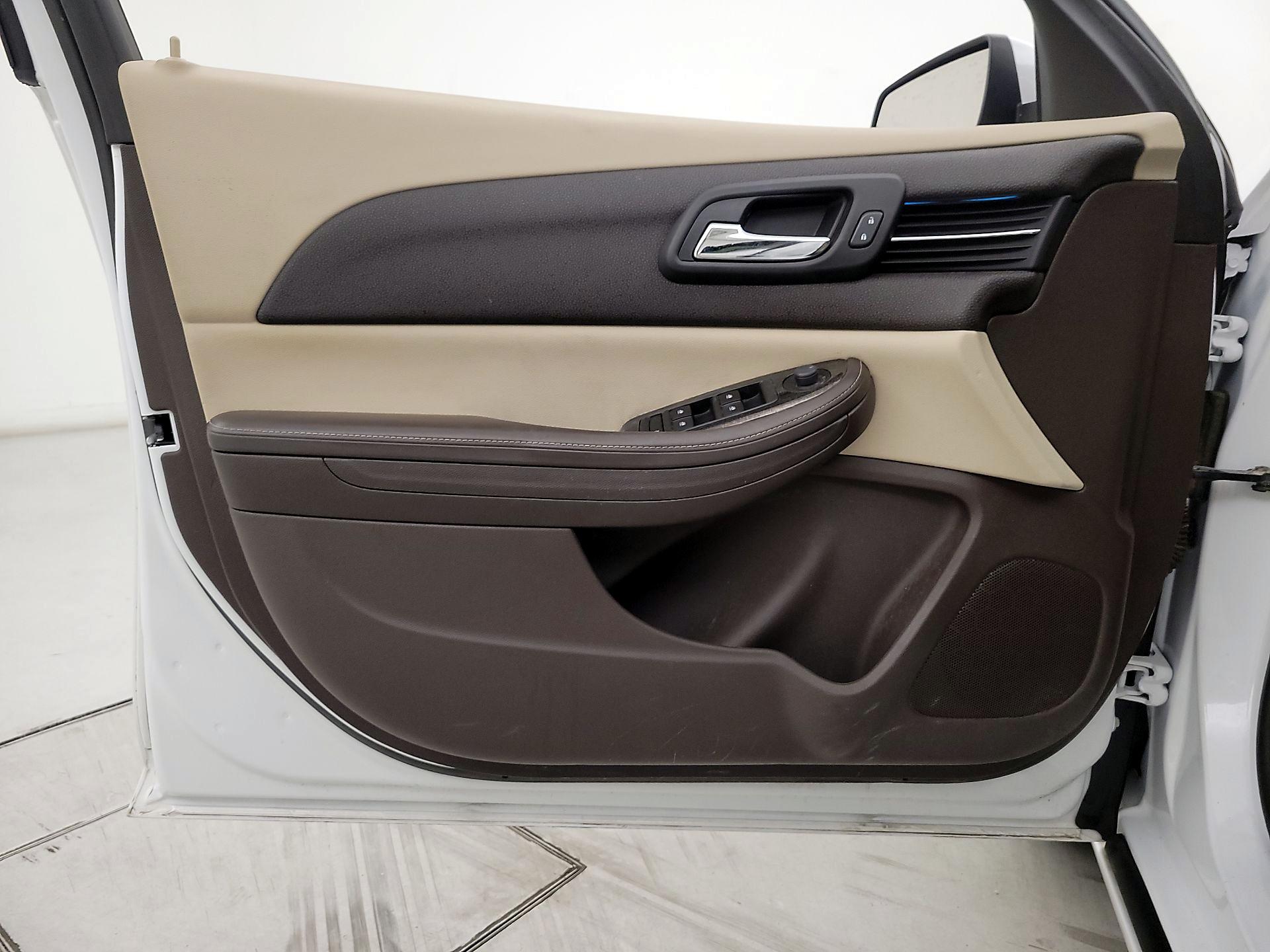 Thumbnail: 2015 Chevrolet Malibu - 12