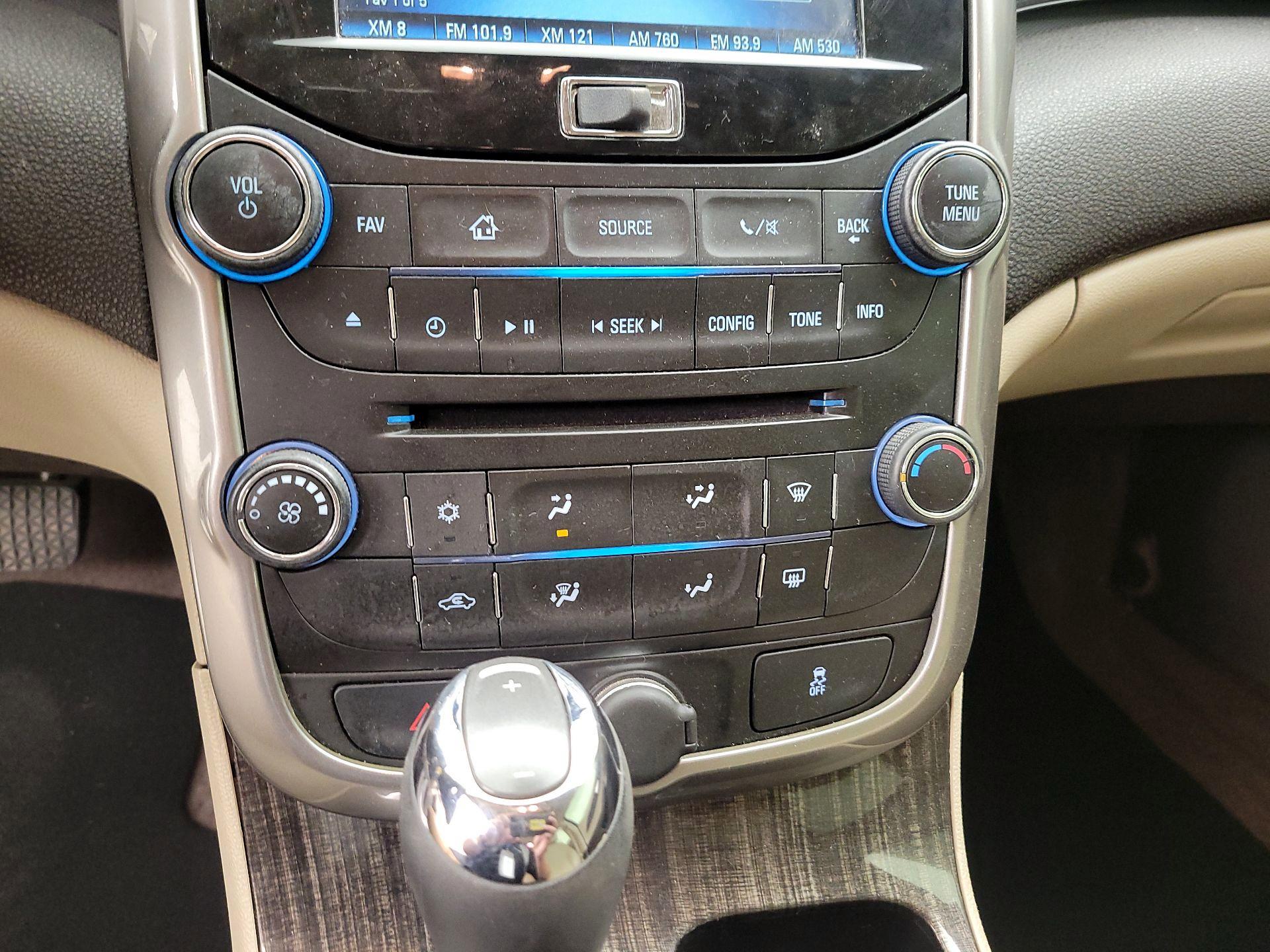 Thumbnail: 2015 Chevrolet Malibu - 16