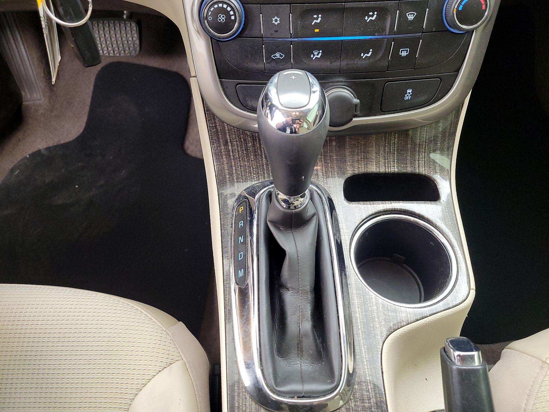 Thumbnail: 2015 Chevrolet Malibu - 17