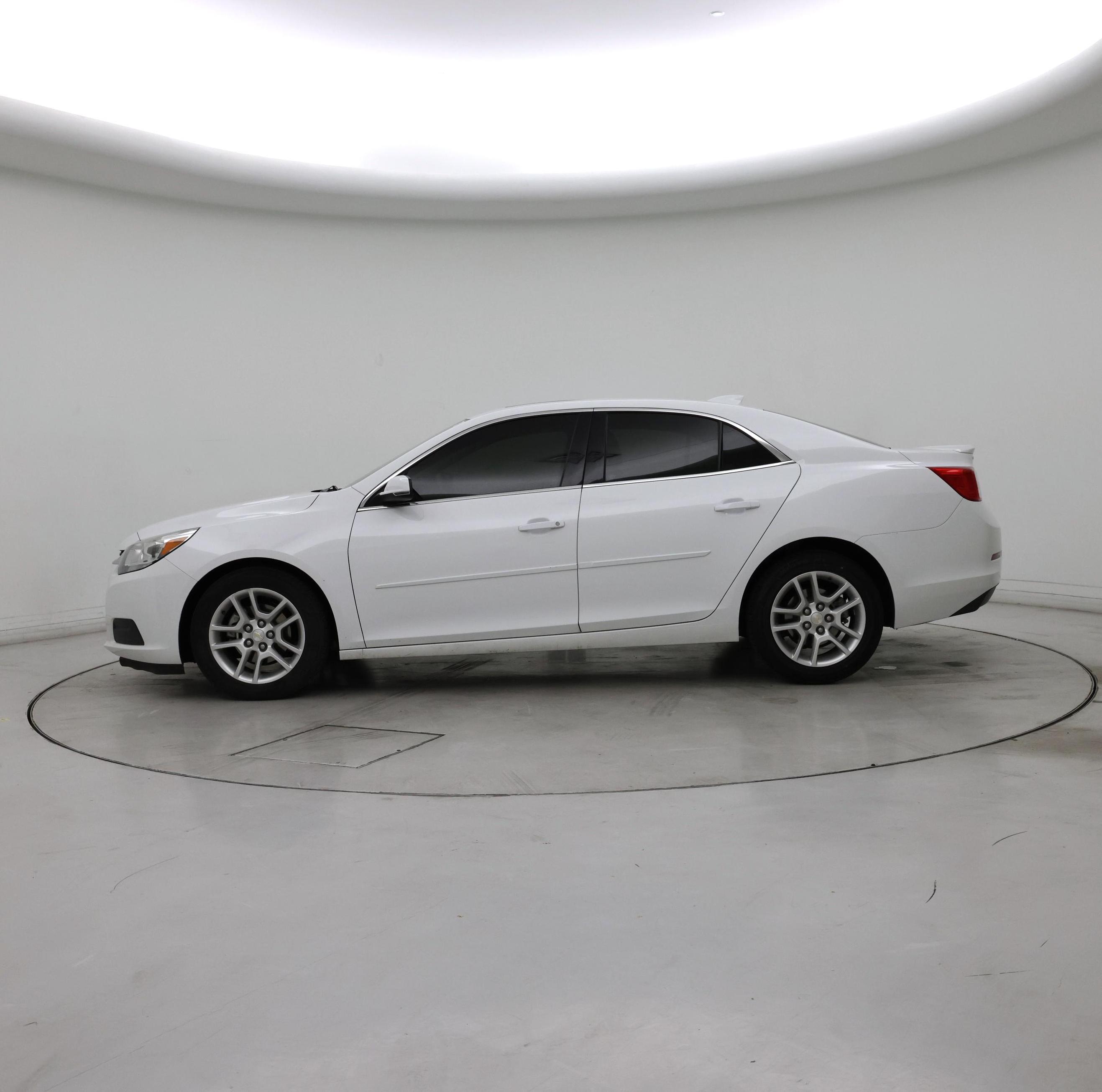 Thumbnail: 2015 Chevrolet Malibu - 3