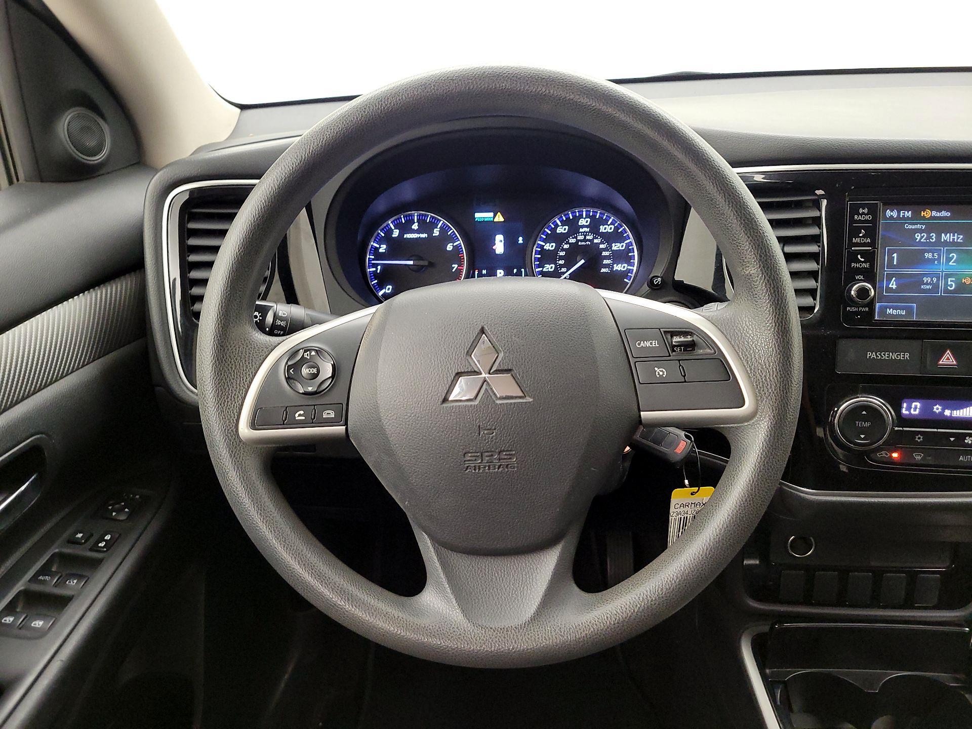 Thumbnail: 2018 Mitsubishi Outlander - 10