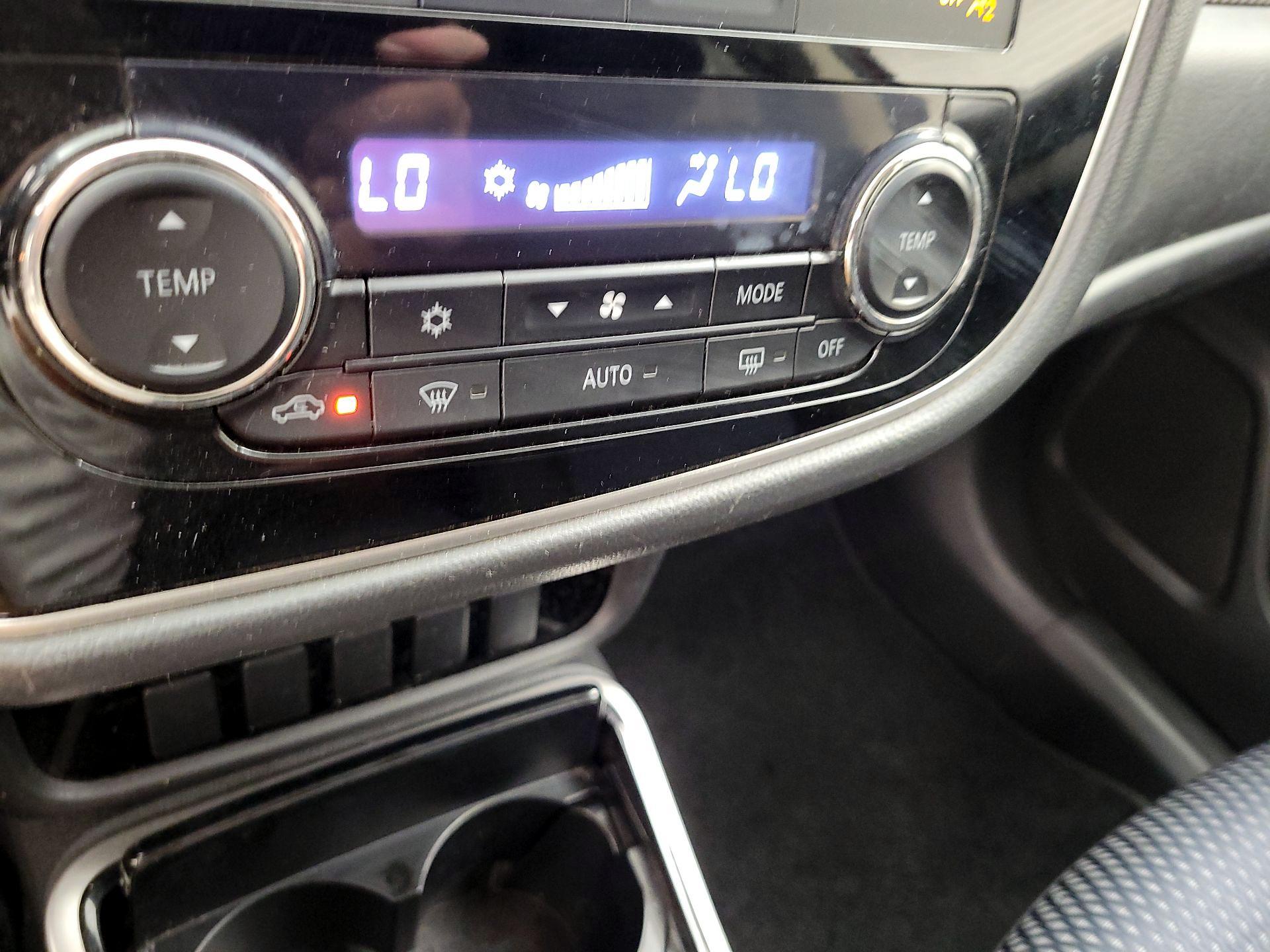 Thumbnail: 2018 Mitsubishi Outlander - 14