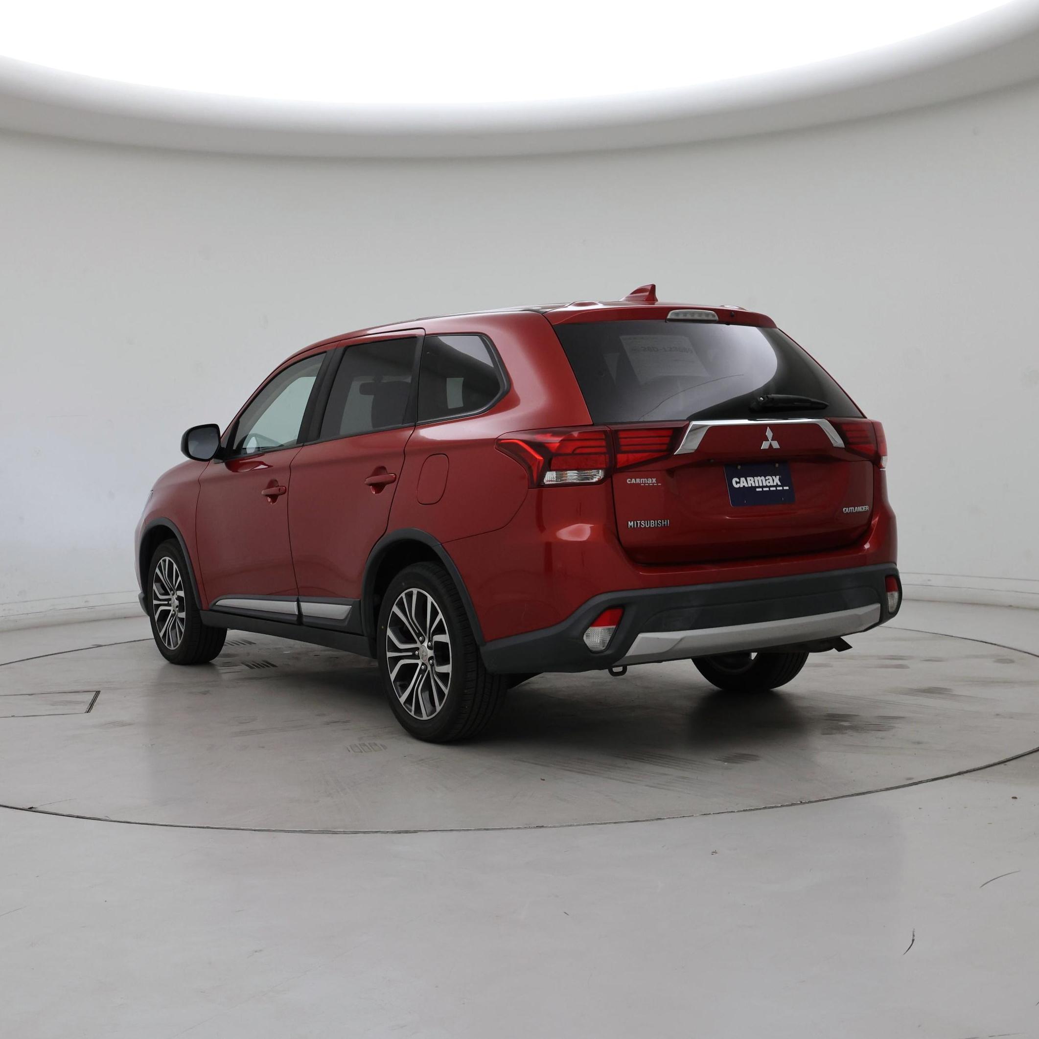 Thumbnail: 2018 Mitsubishi Outlander - 2