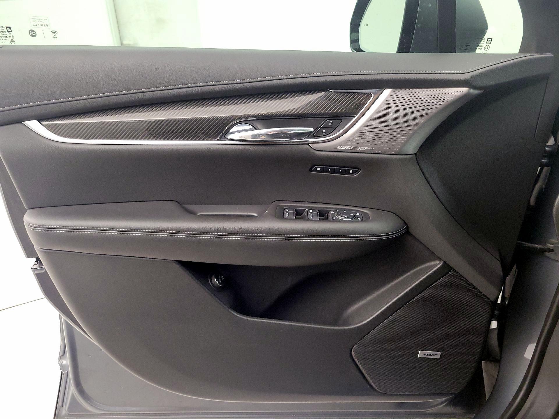 Thumbnail: 2021 Cadillac XT6 - 12