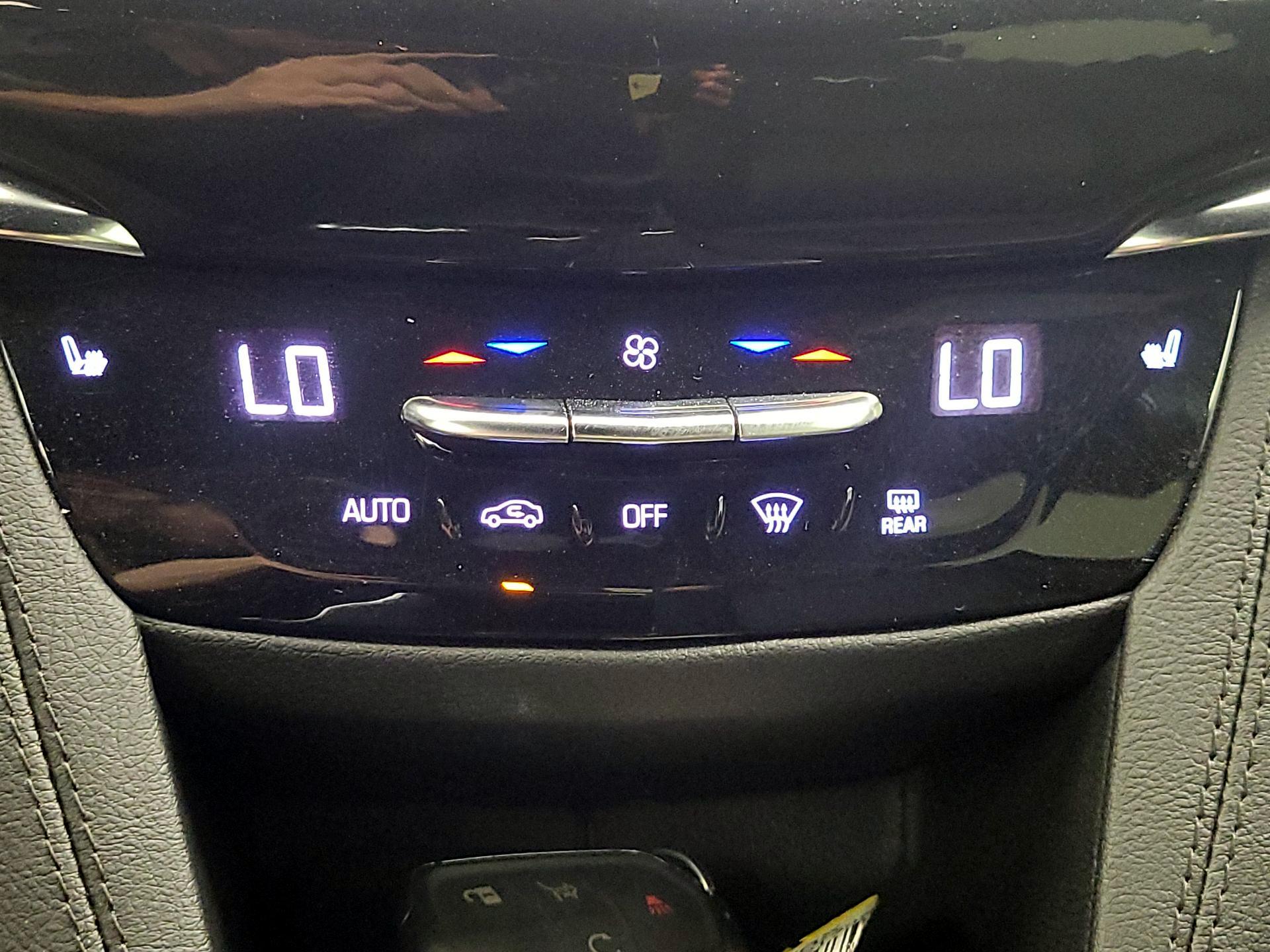 Thumbnail: 2021 Cadillac XT6 - 16