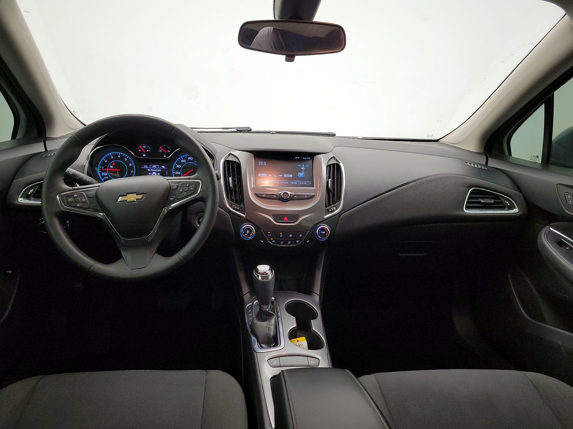 Thumbnail: 2017 Chevrolet Cruze - 9
