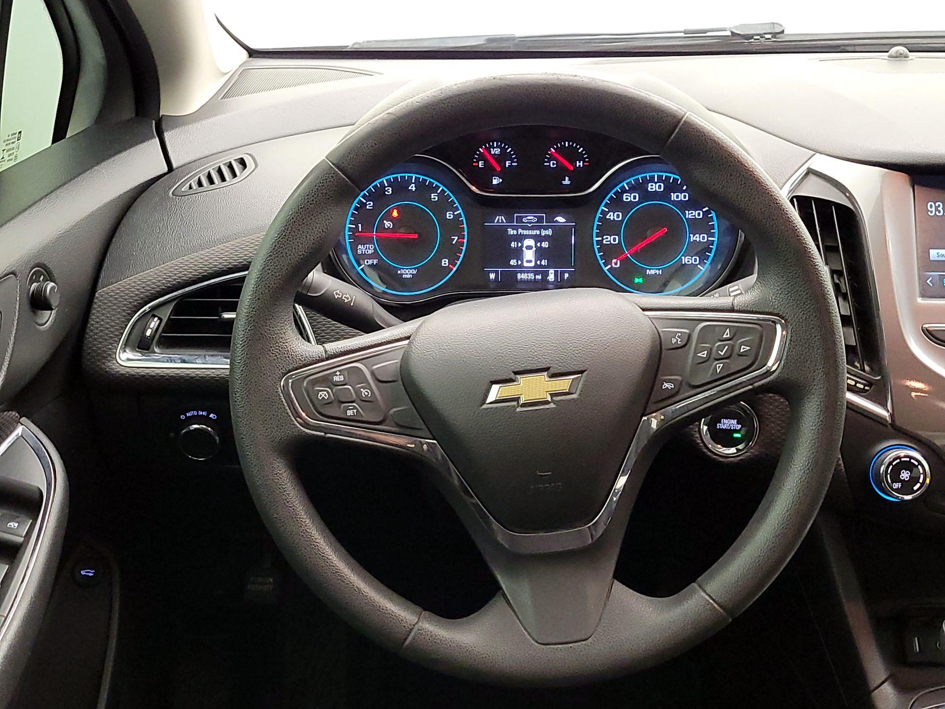 Thumbnail: 2017 Chevrolet Cruze - 10