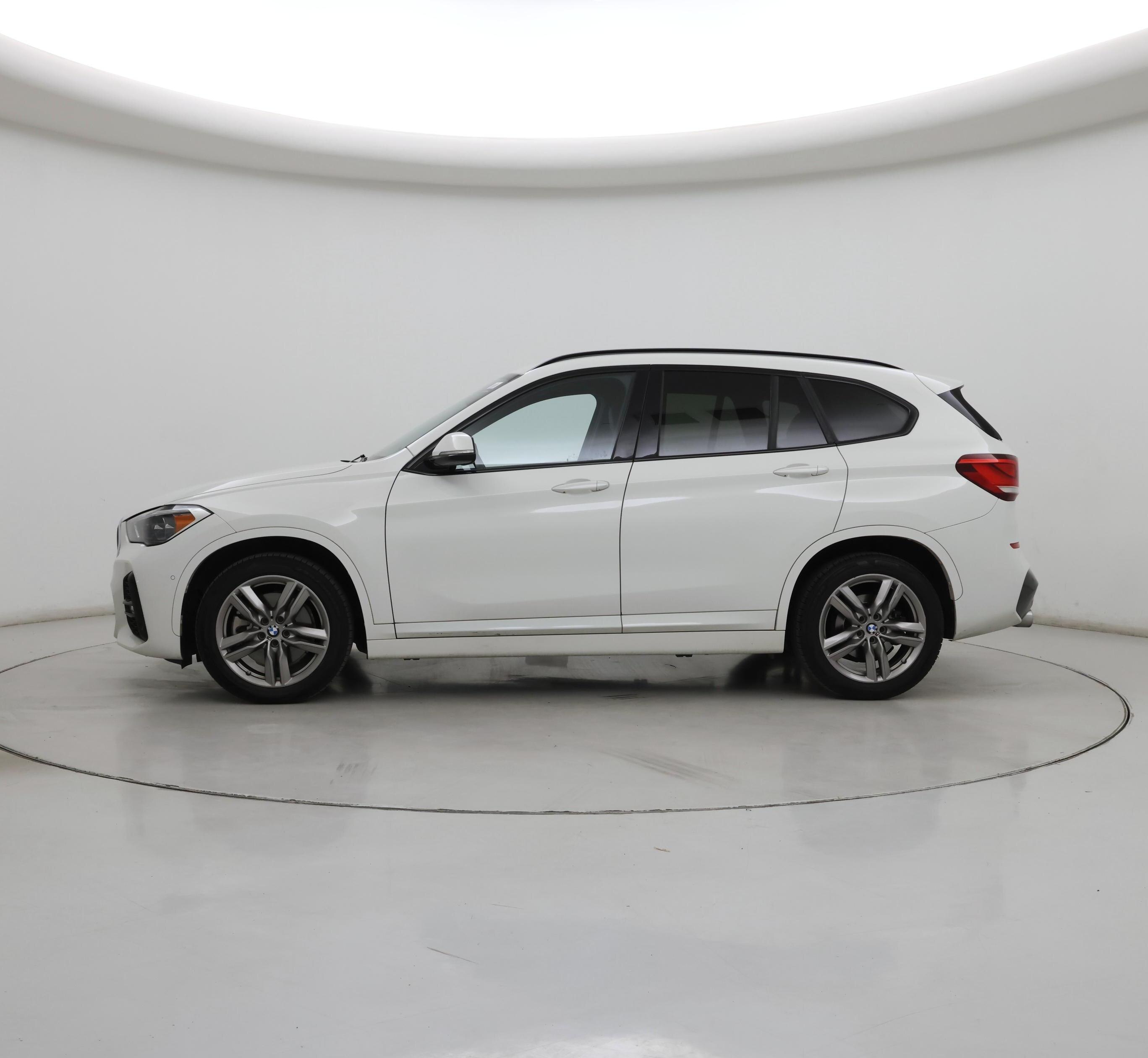 Thumbnail: 2021 BMW X1 - 3