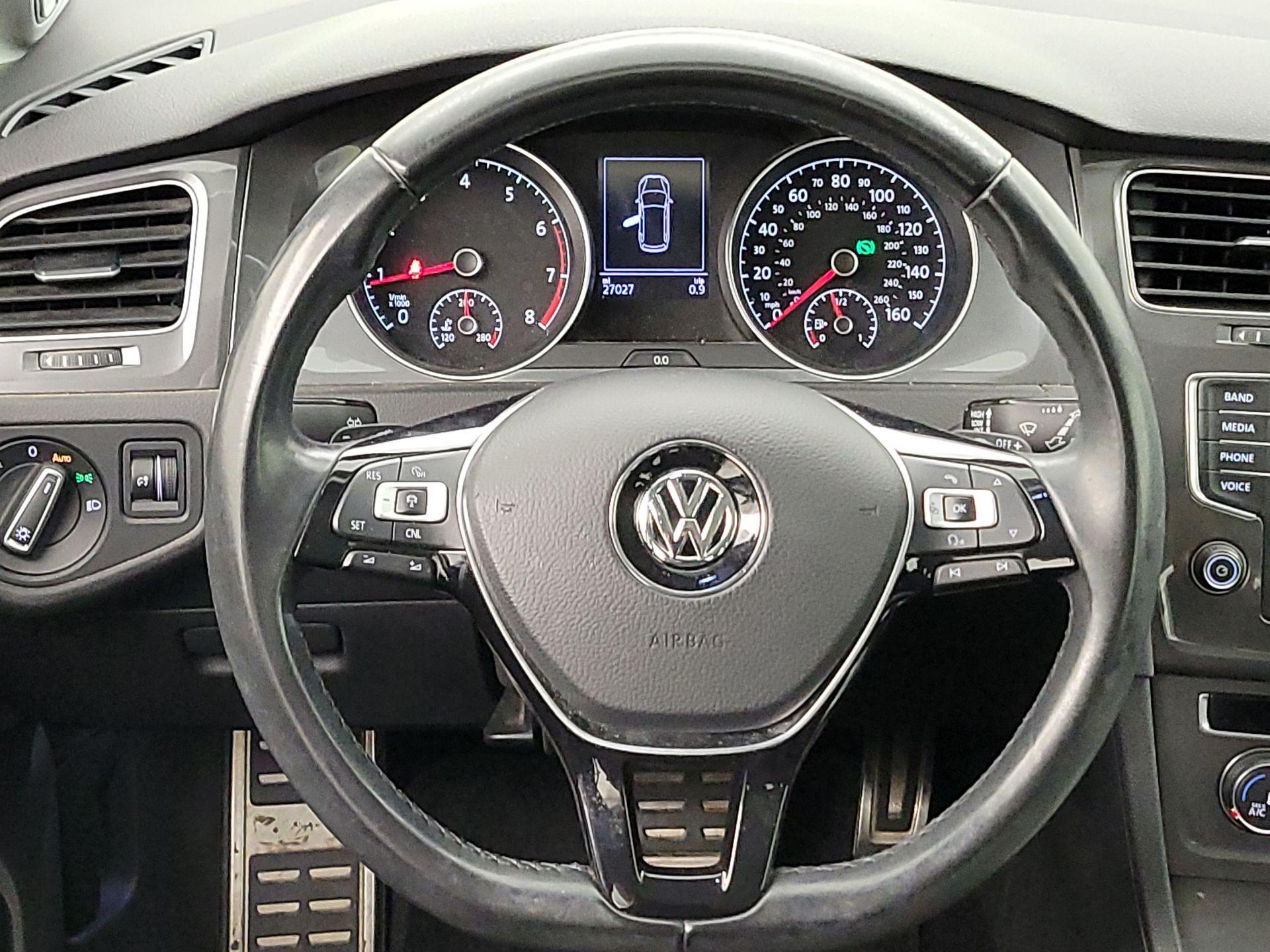 Thumbnail: 2017 Volkswagen Golf - 10