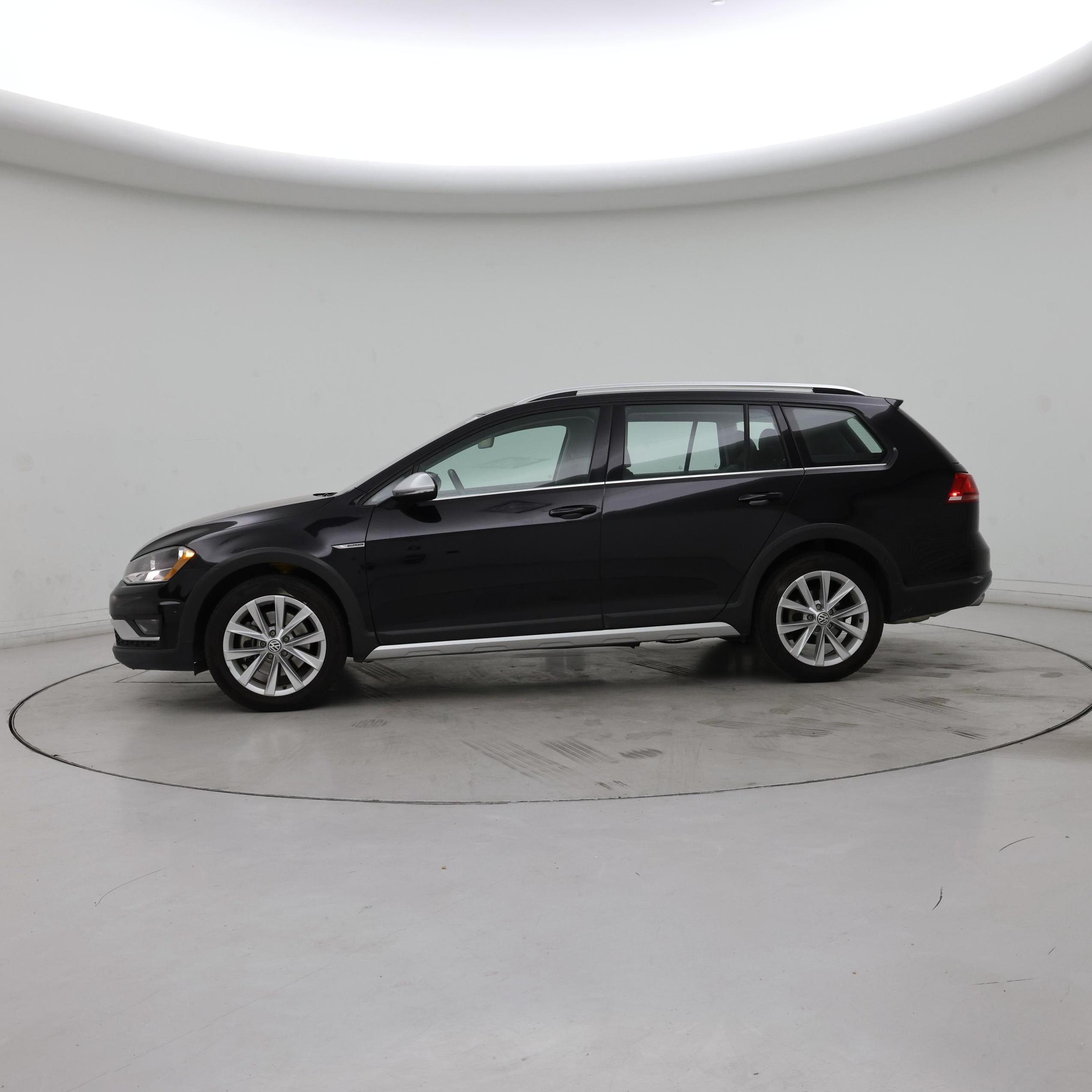 Thumbnail: 2017 Volkswagen Golf - 3