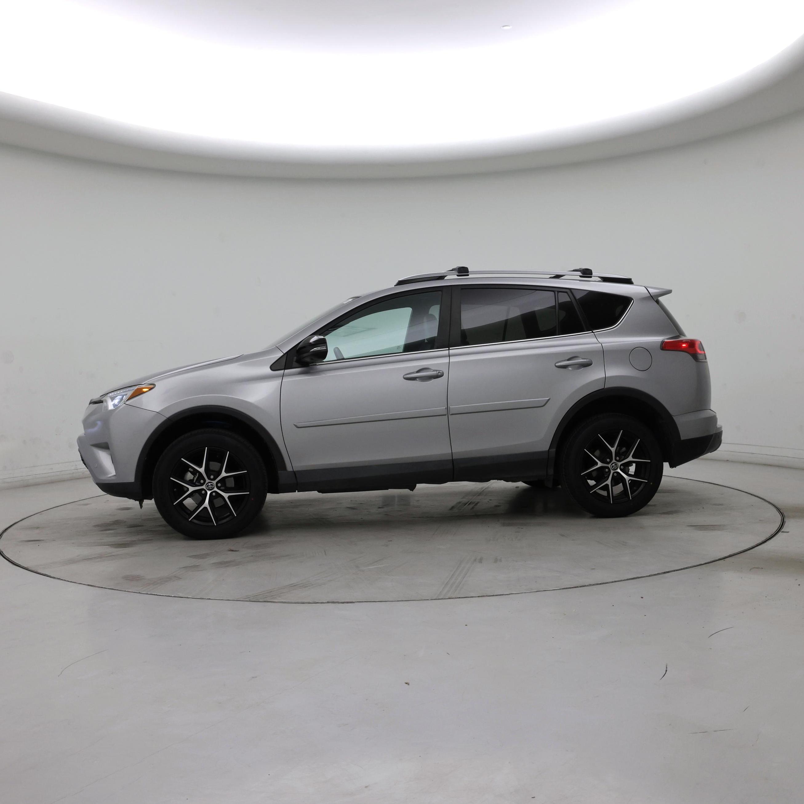 Thumbnail: 2017 Toyota RAV4 - 3