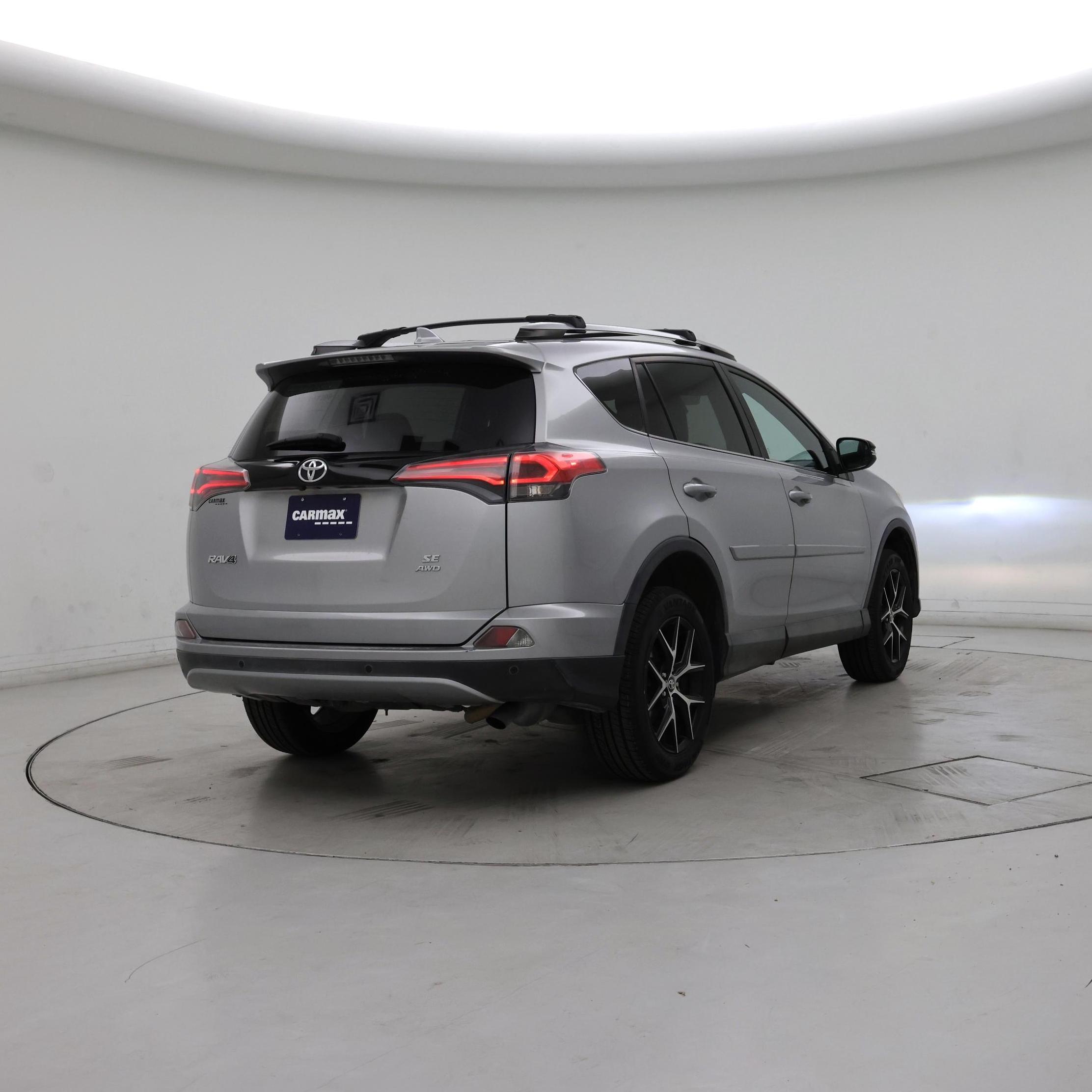 Thumbnail: 2017 Toyota RAV4 - 8