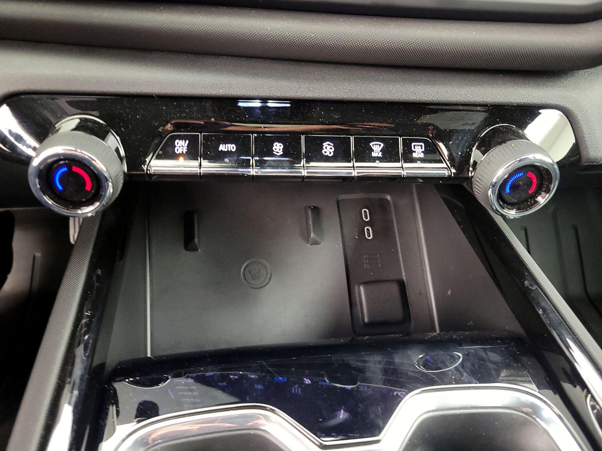 Thumbnail: 2025 Chevrolet Silverado EV - 17