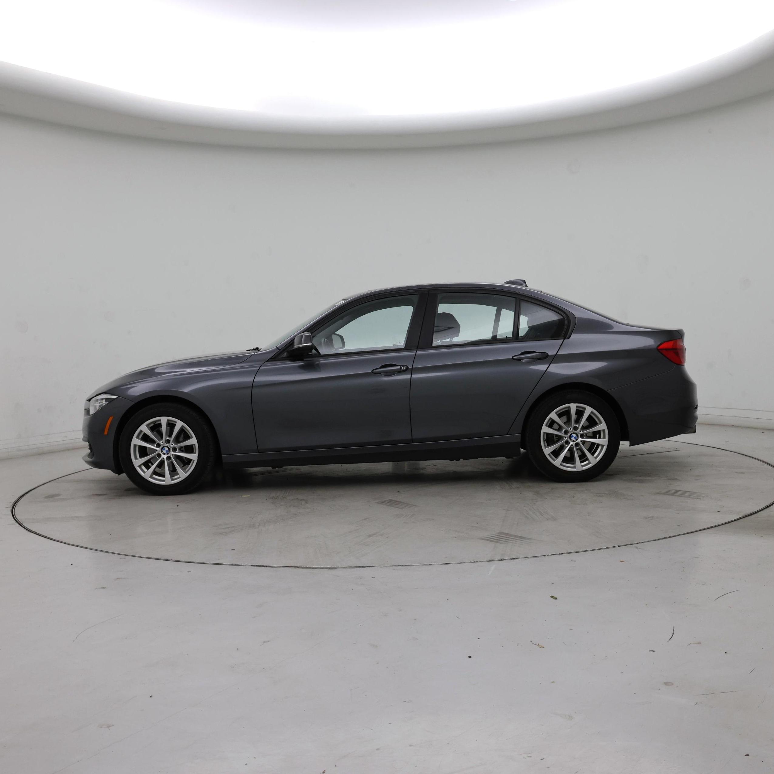 Thumbnail: 2018 BMW 3 Series - 3