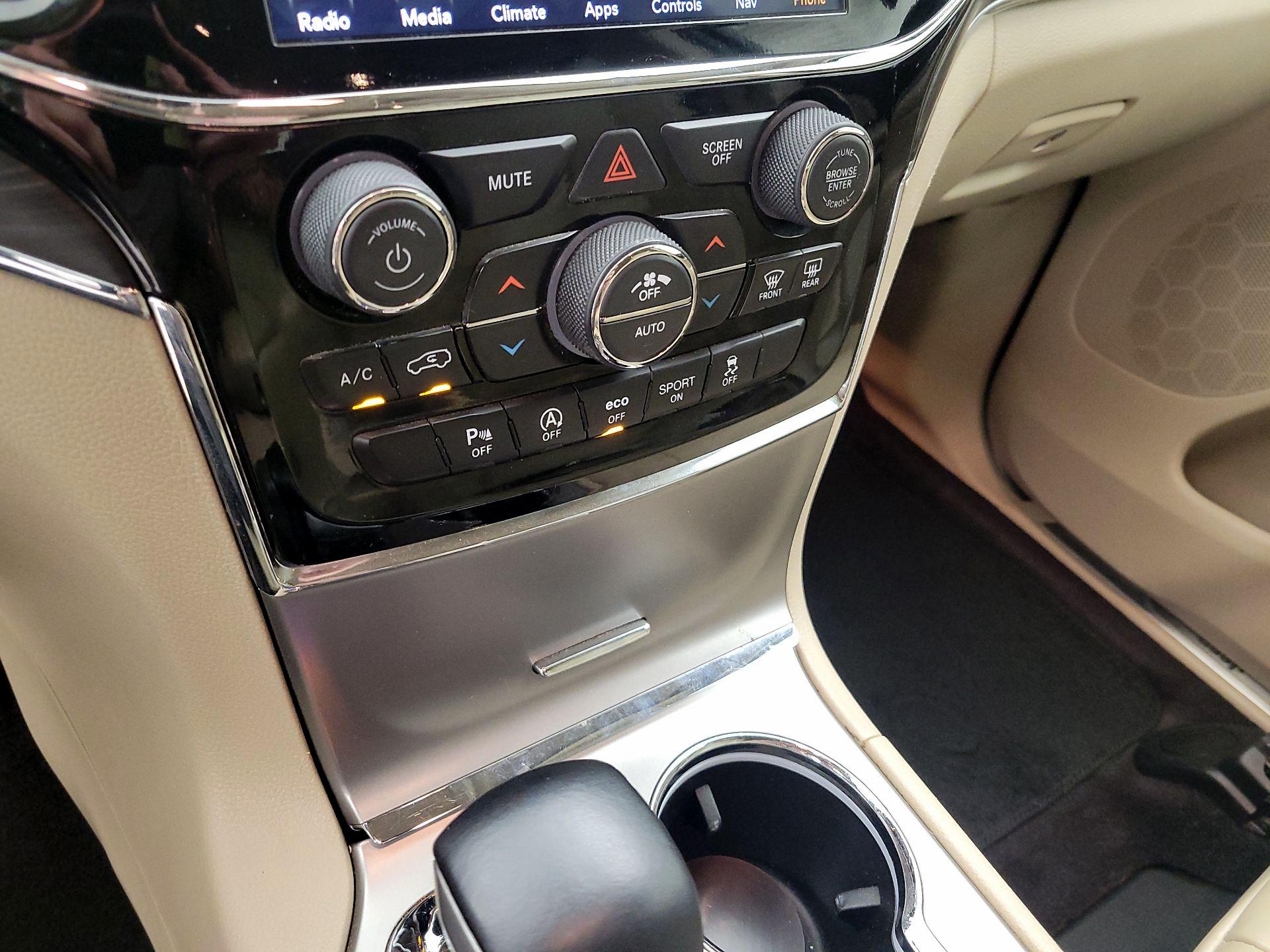 Thumbnail: 2019 Jeep Grand Cherokee - 14