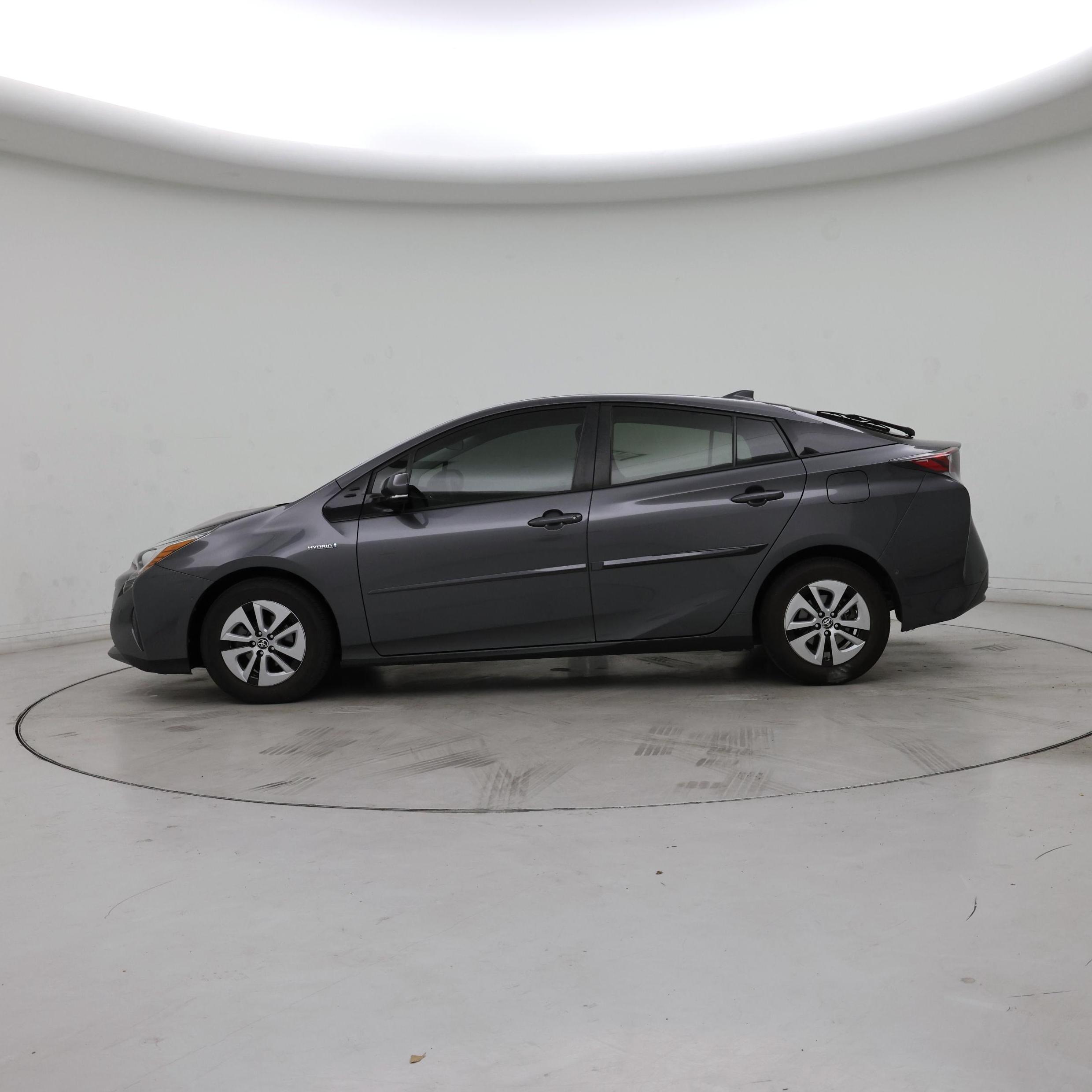 Thumbnail: 2017 Toyota Prius - 3