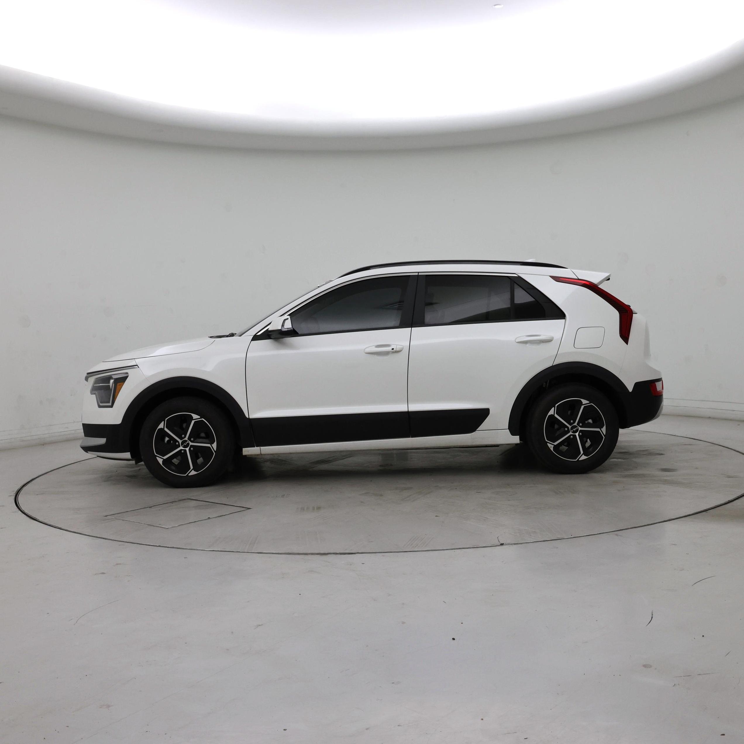 Thumbnail: 2024 Kia Niro - 3