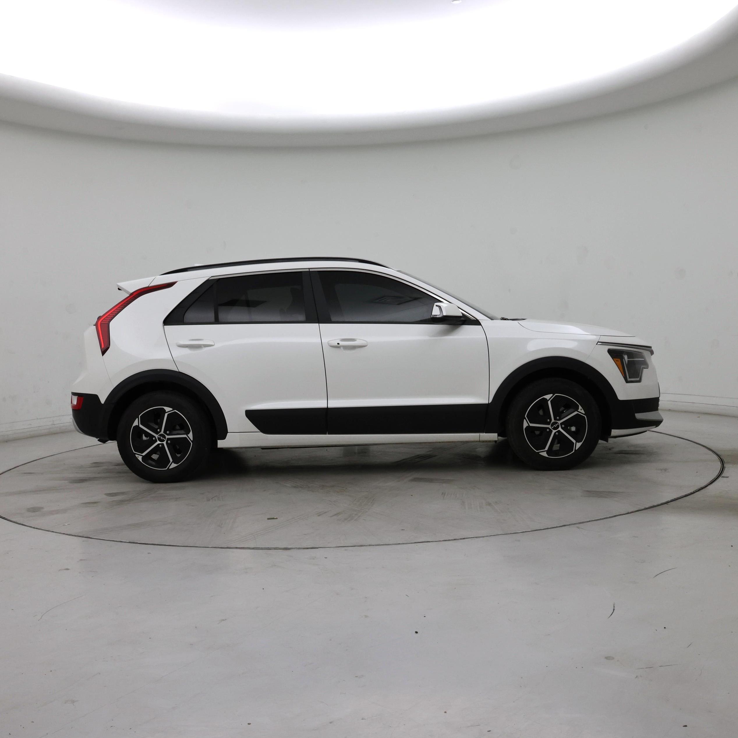 Thumbnail: 2024 Kia Niro - 7