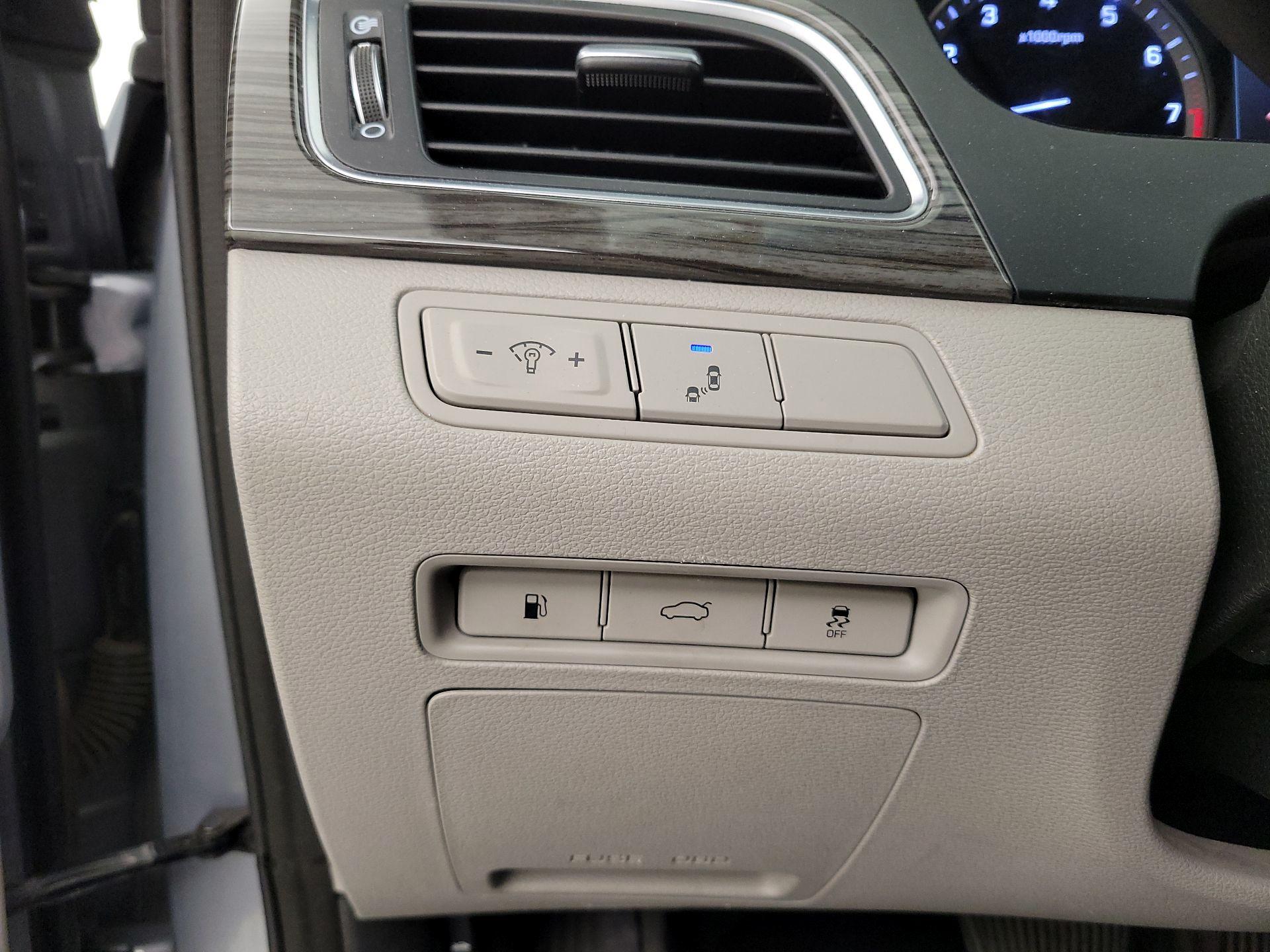 Thumbnail: 2015 Hyundai Sonata - 13