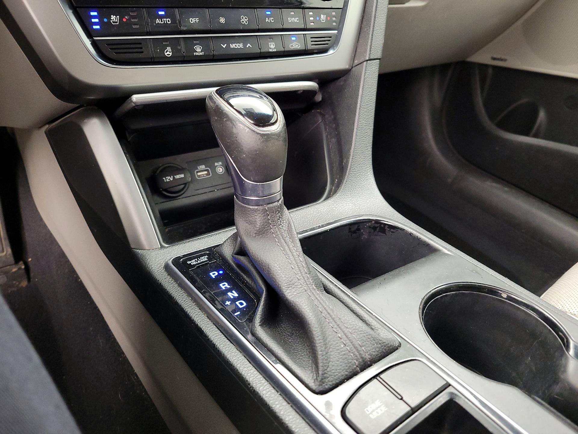 Thumbnail: 2015 Hyundai Sonata - 18