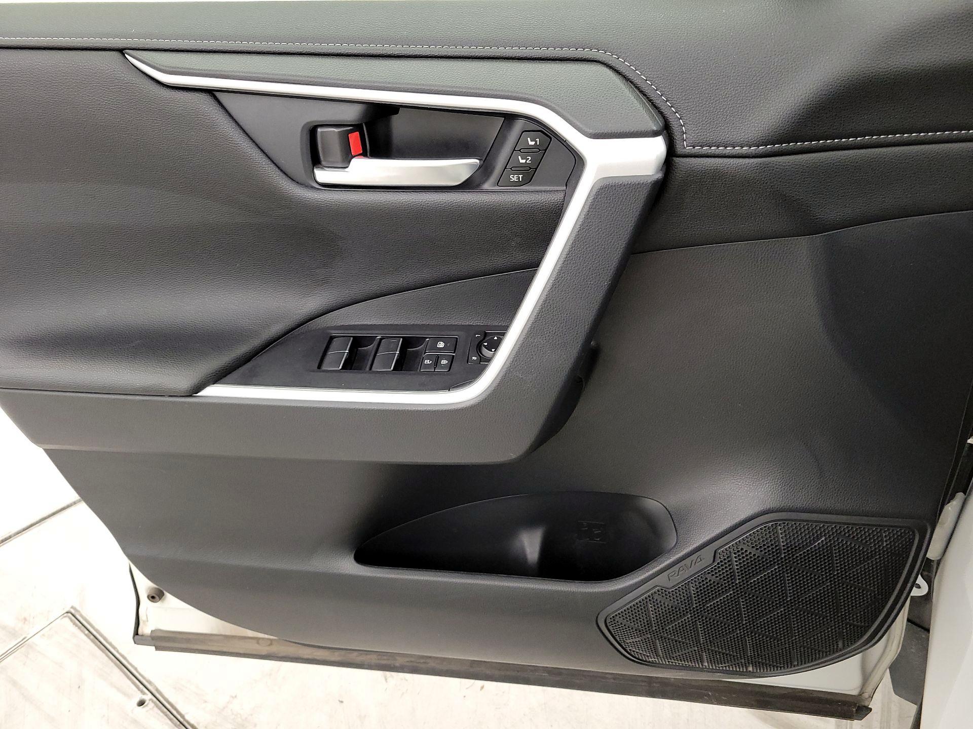 Thumbnail: 2021 Toyota RAV4 - 12