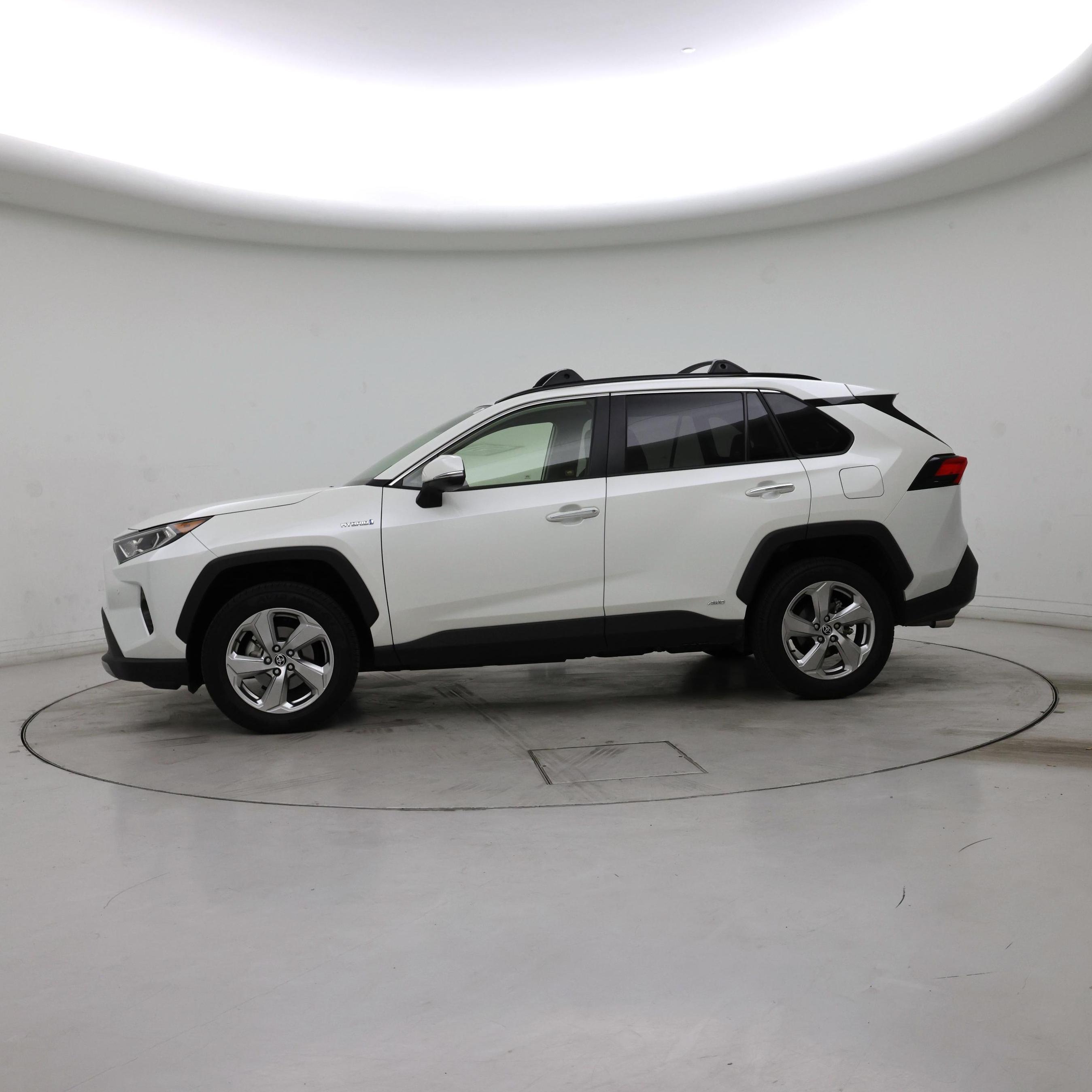 Thumbnail: 2021 Toyota RAV4 - 3