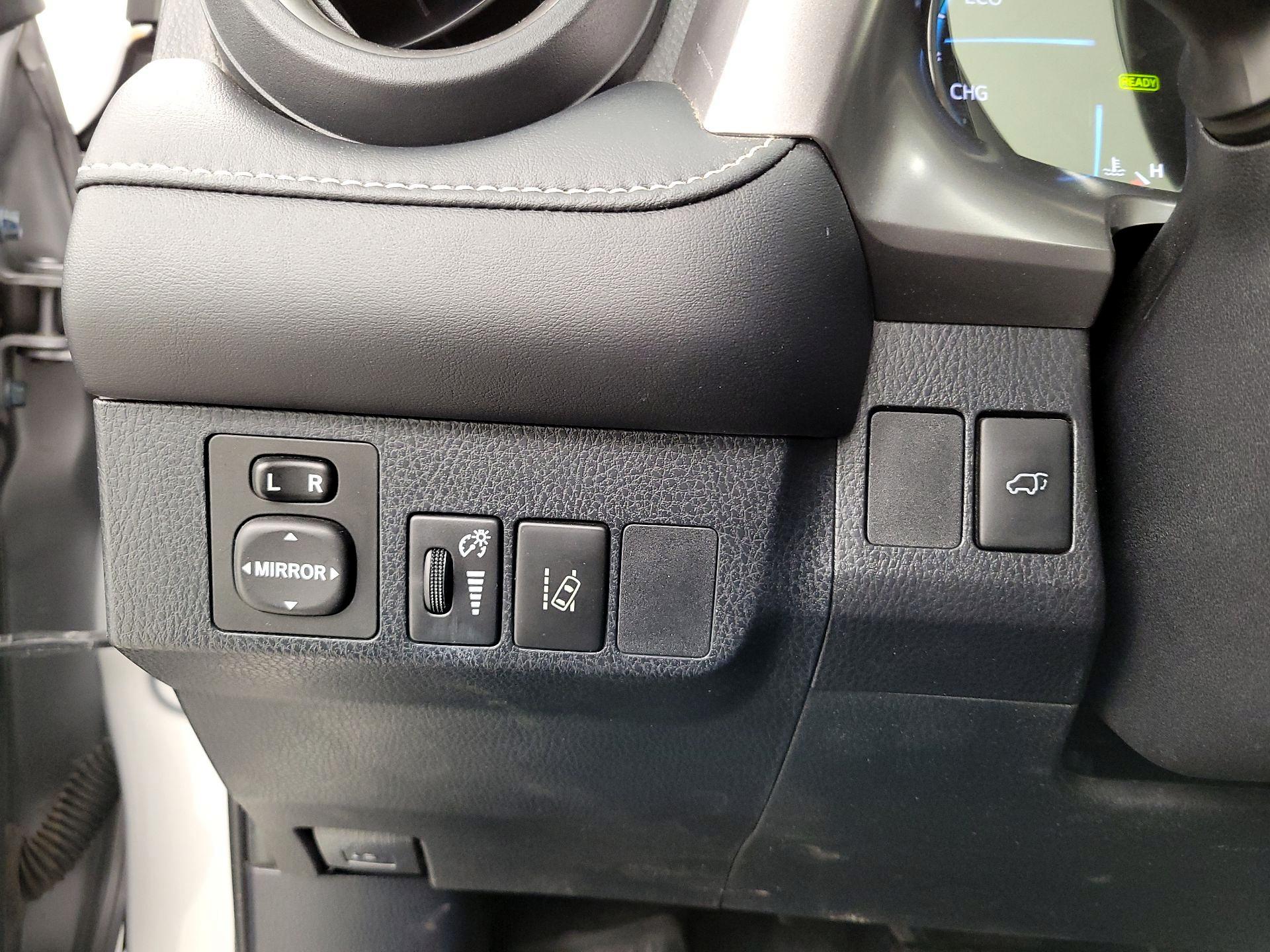 Thumbnail: 2017 Toyota RAV4 - 13