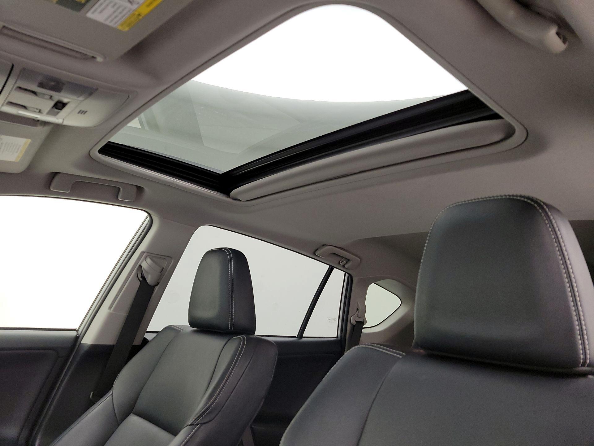 Thumbnail: 2017 Toyota RAV4 - 19
