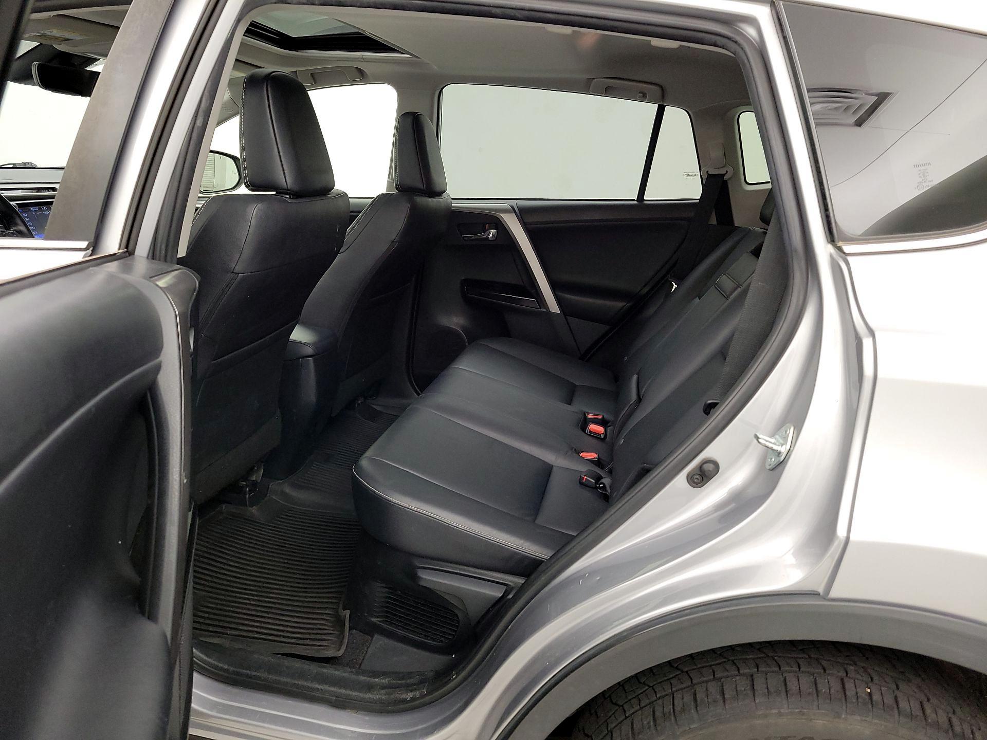Thumbnail: 2017 Toyota RAV4 - 20