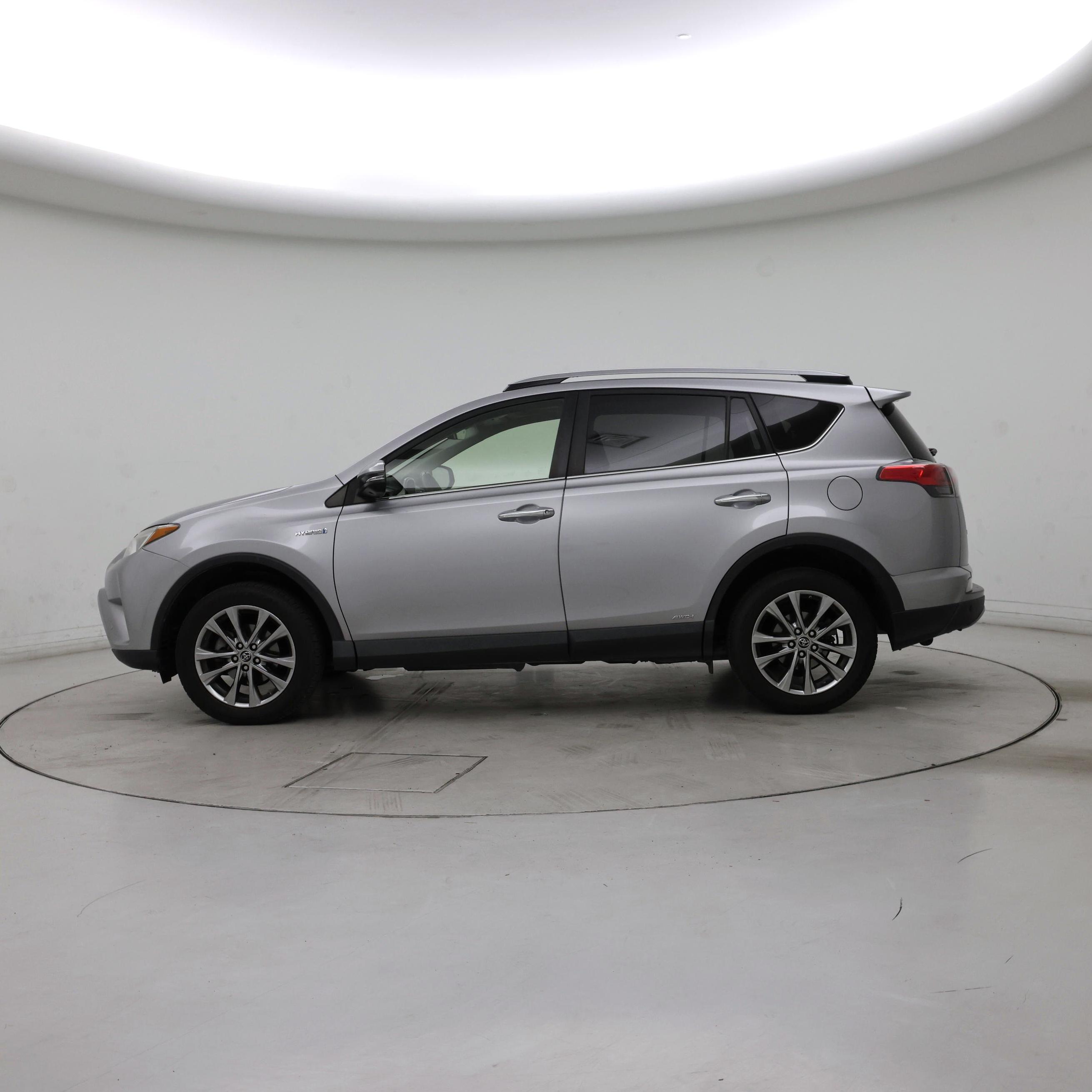 Thumbnail: 2017 Toyota RAV4 - 3