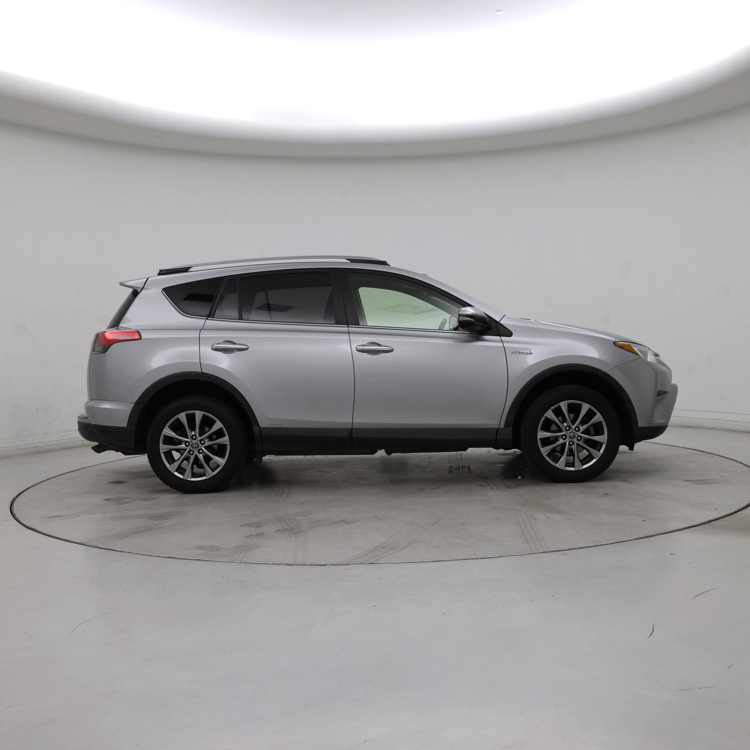 Thumbnail: 2017 Toyota RAV4 - 7