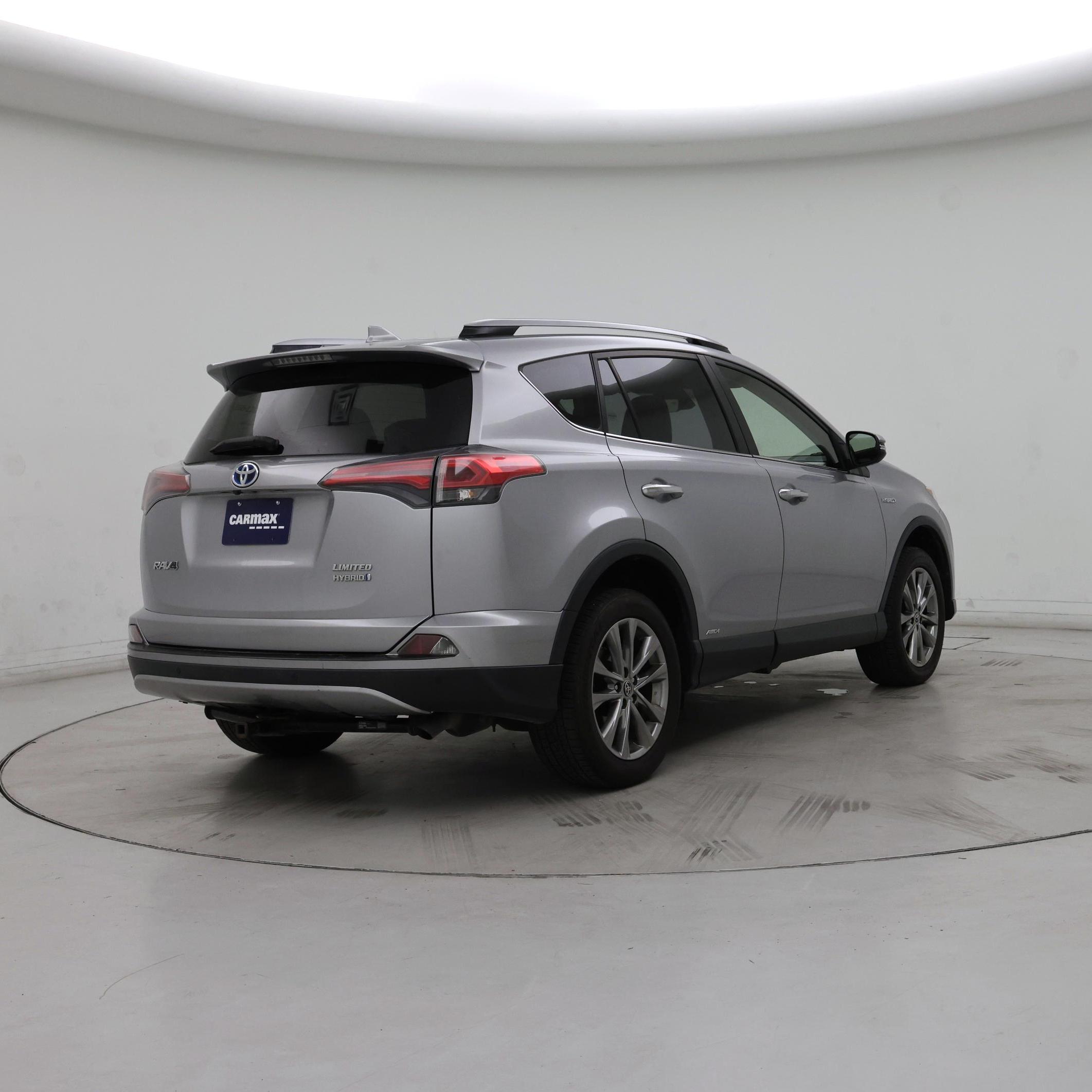 Thumbnail: 2017 Toyota RAV4 - 8