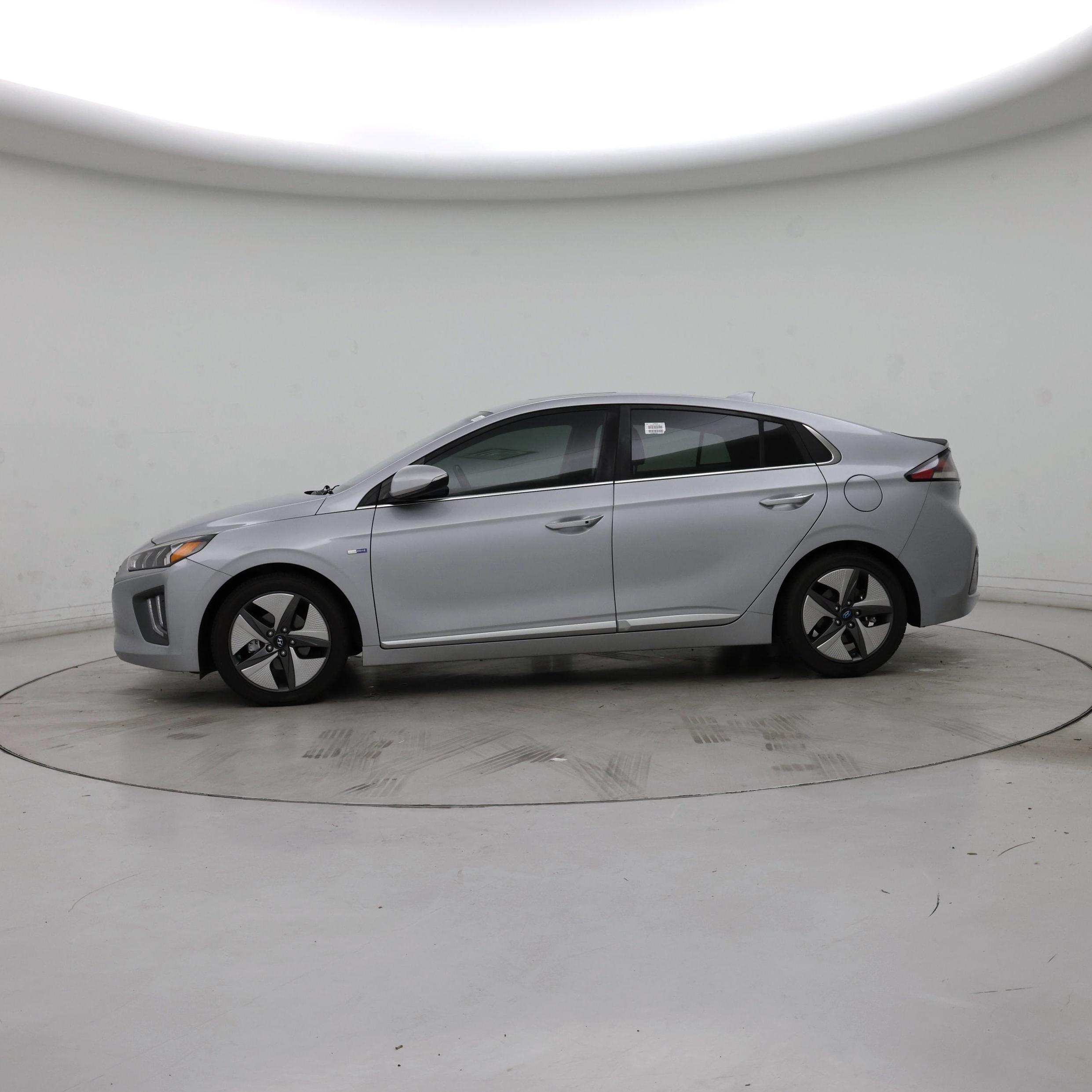 Thumbnail: 2020 Hyundai Ioniq - 3